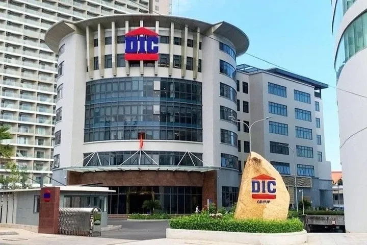 Doanh nghiep bat dong san chim trong thua lo hinh anh