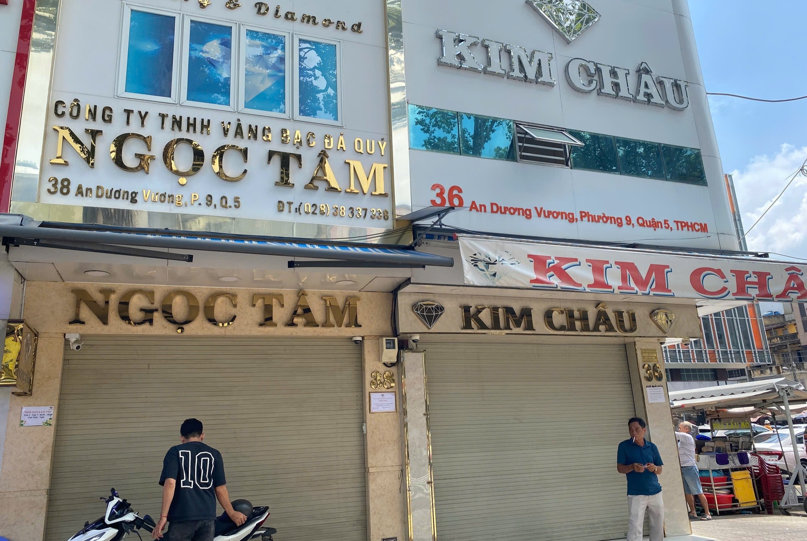 Cửa hàng kim cương đột ngột đóng cửa, khách có được khởi kiện?