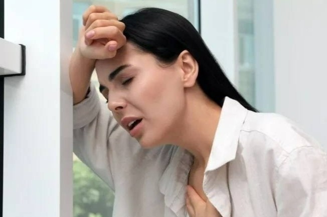 Trieu chung dau tim khac biet cua nu gioi hinh anh