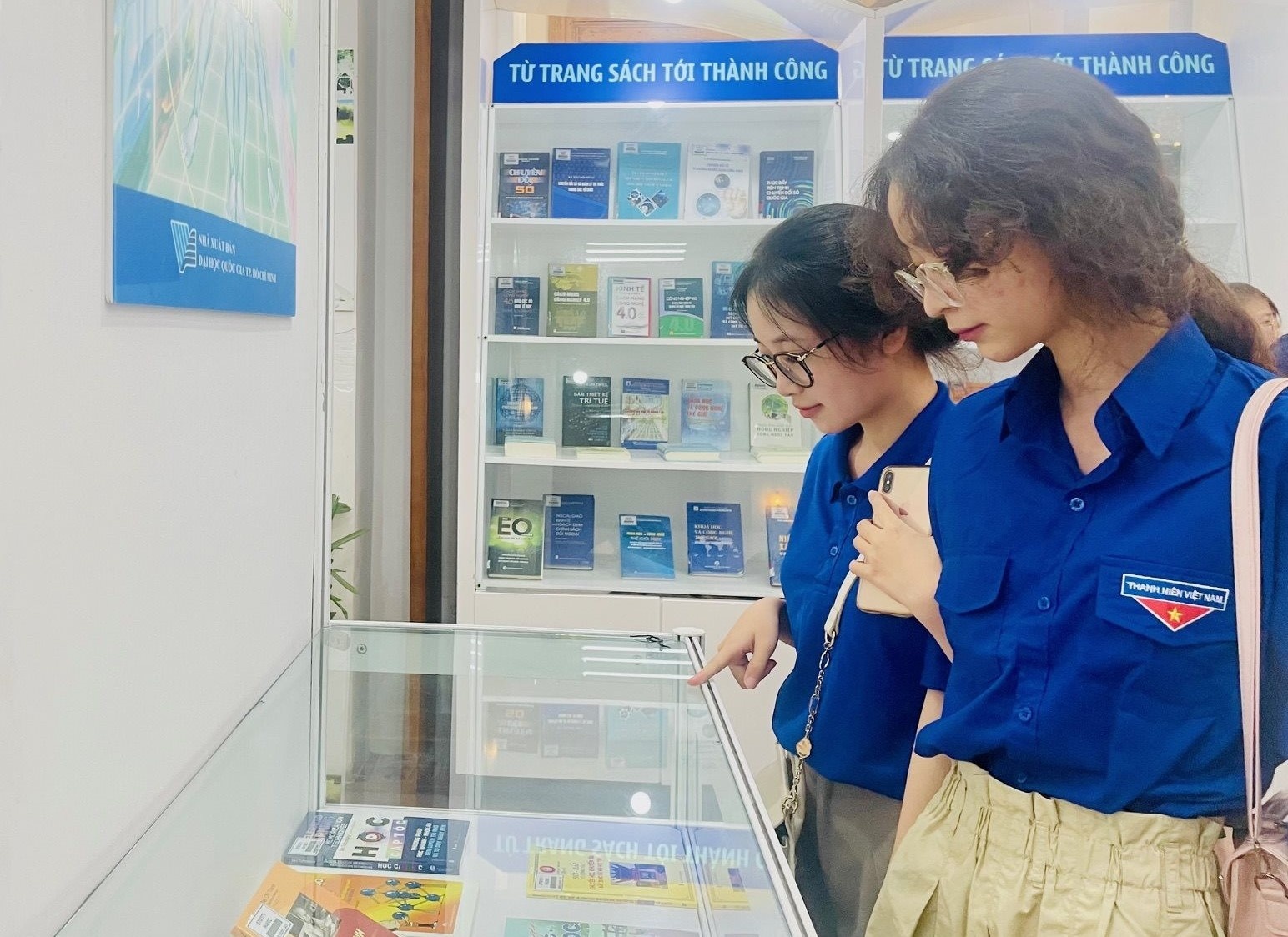 'The gioi toi doc' tai Thu vien Quoc gia Viet Nam hinh anh