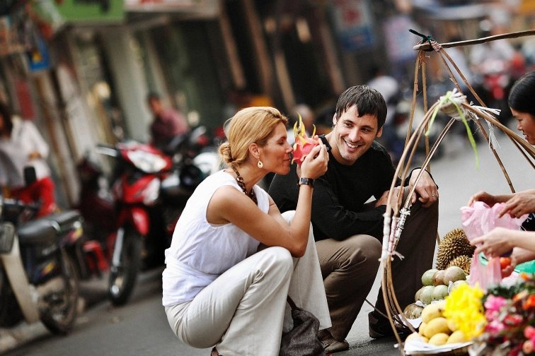 Bon nguoi ngoai quoc, hai tinh yeu va mot Ha Noi hinh anh