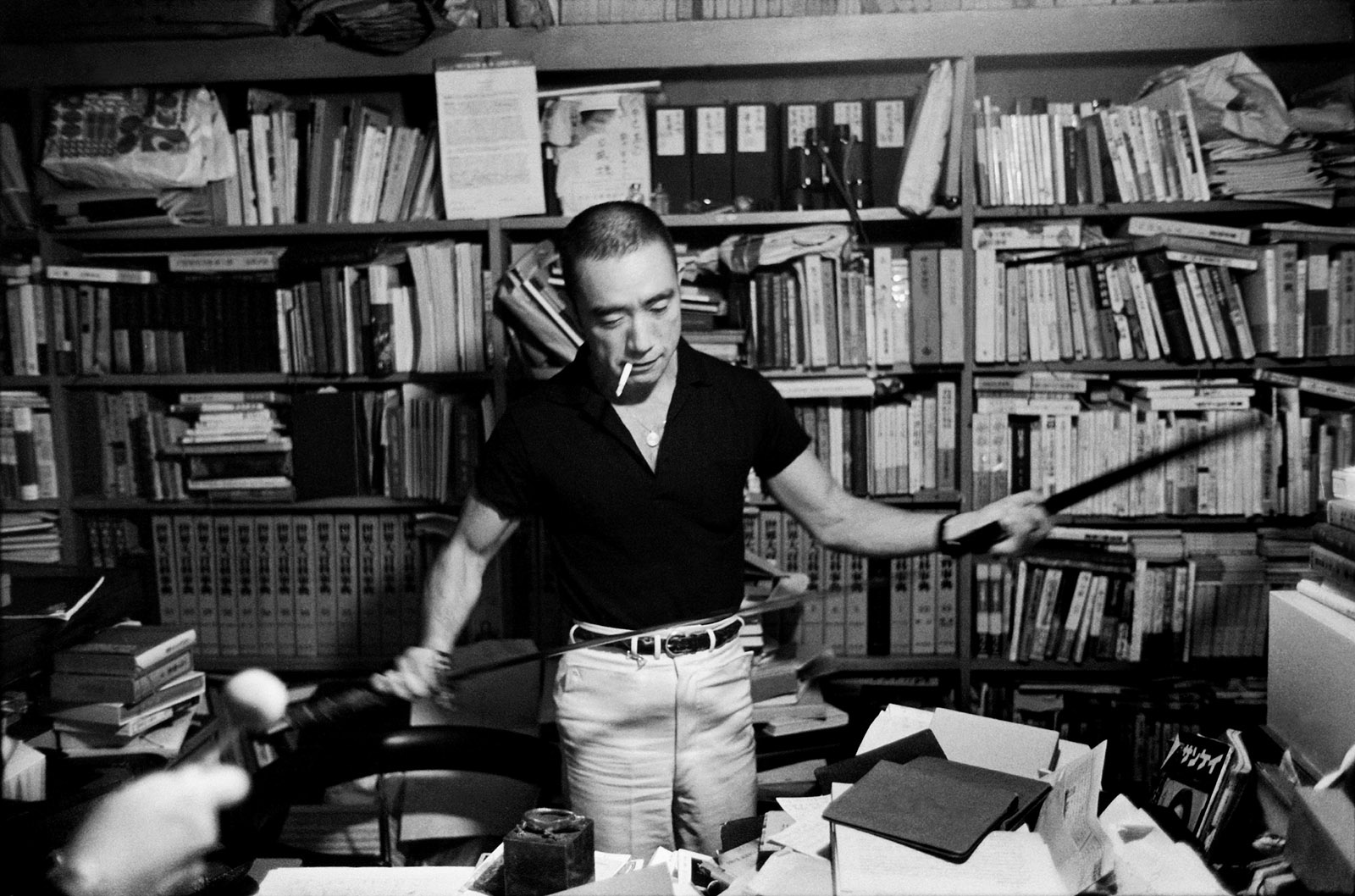 Nha van Yukio Mishima tu sat anh 1