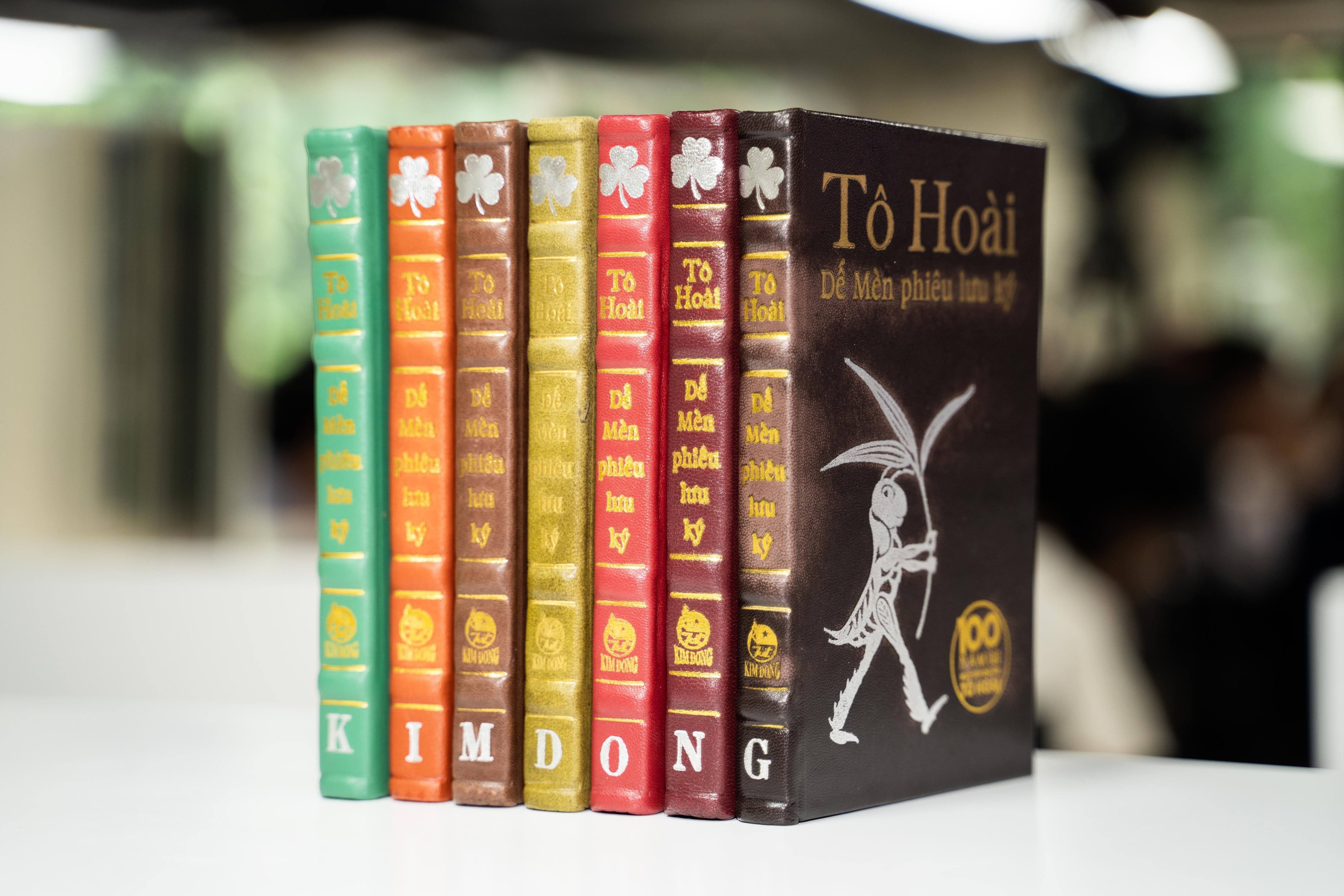 Ky niem 100 nam ngay sinh nha van To Hoai anh 1