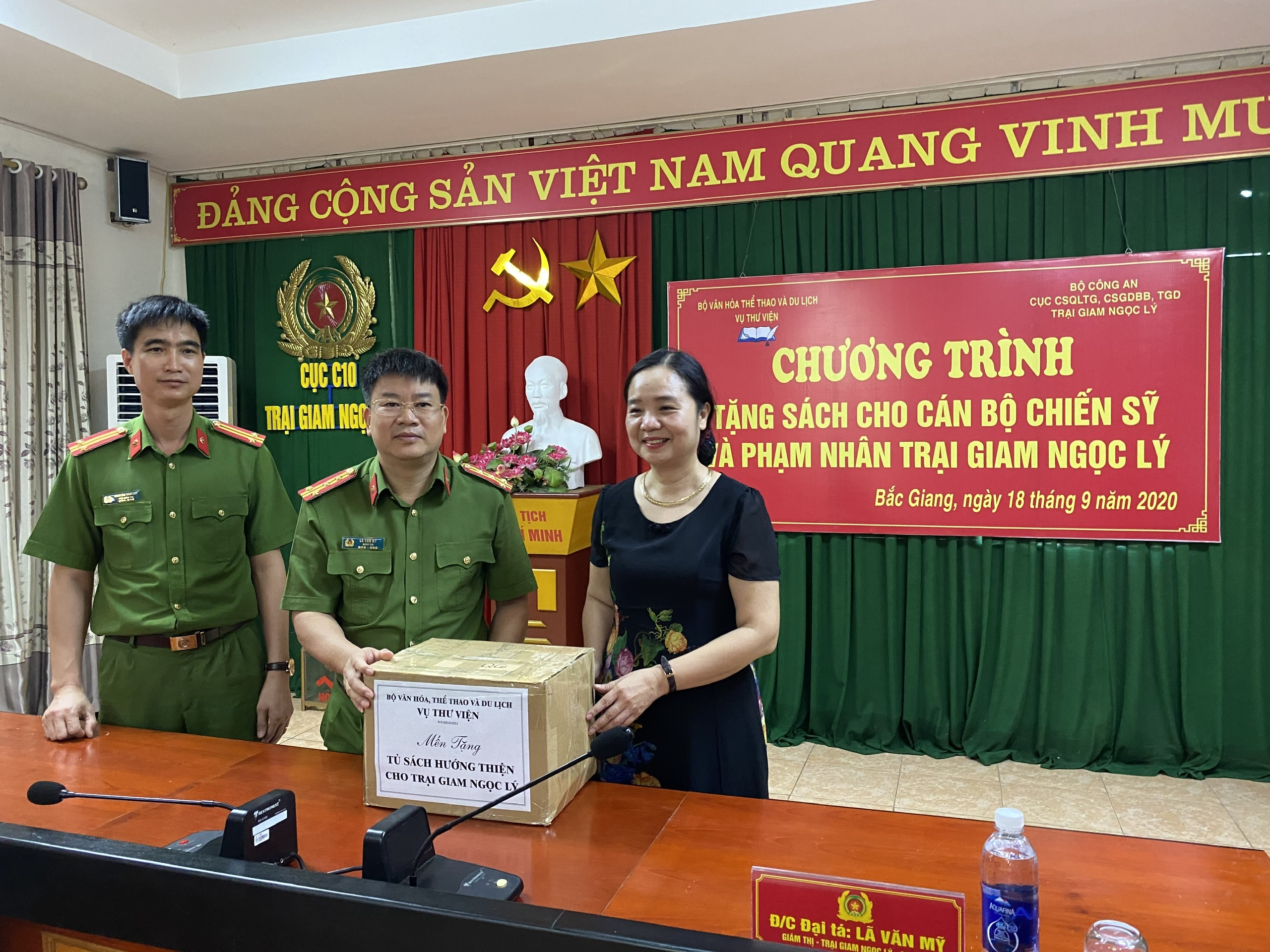 'Tu sach huong thien' cho tai cac trai giam   anh 1