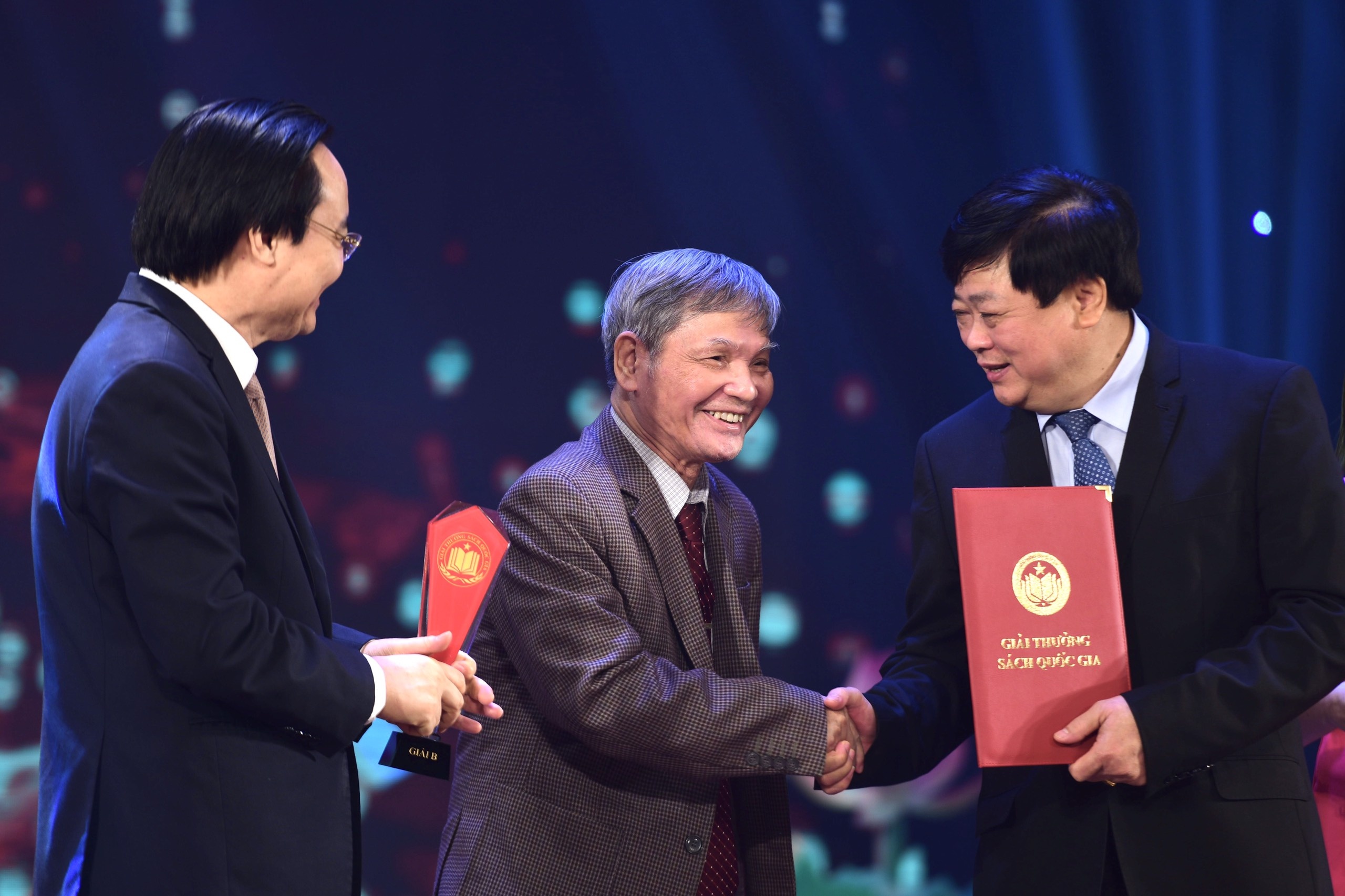 'Ngon ngu la ban duong khong the thieu cua con nguoi' hinh anh