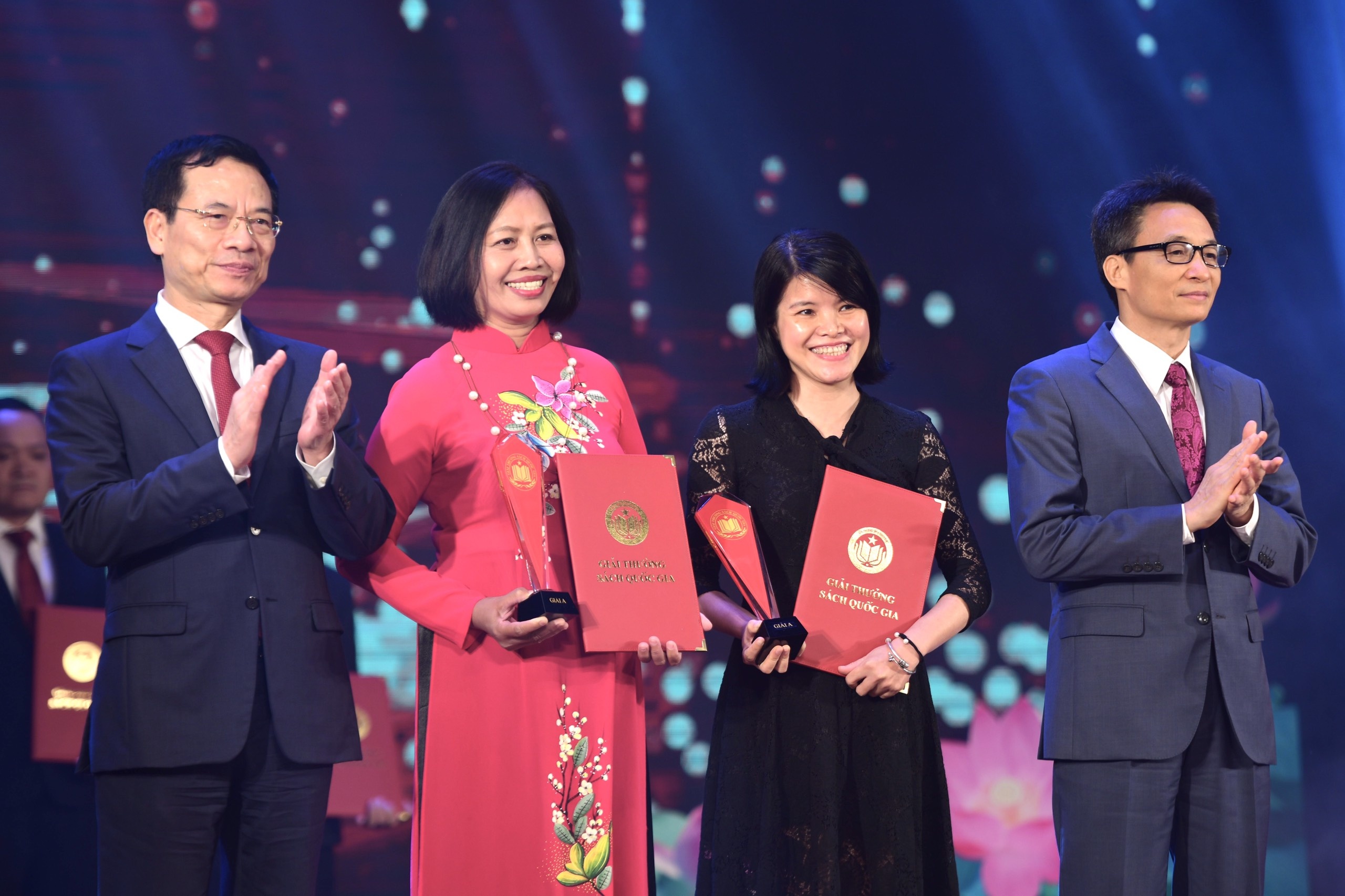 Giai thuong Sach Quoc gia 2020: Ba tac pham doat giai A hinh anh