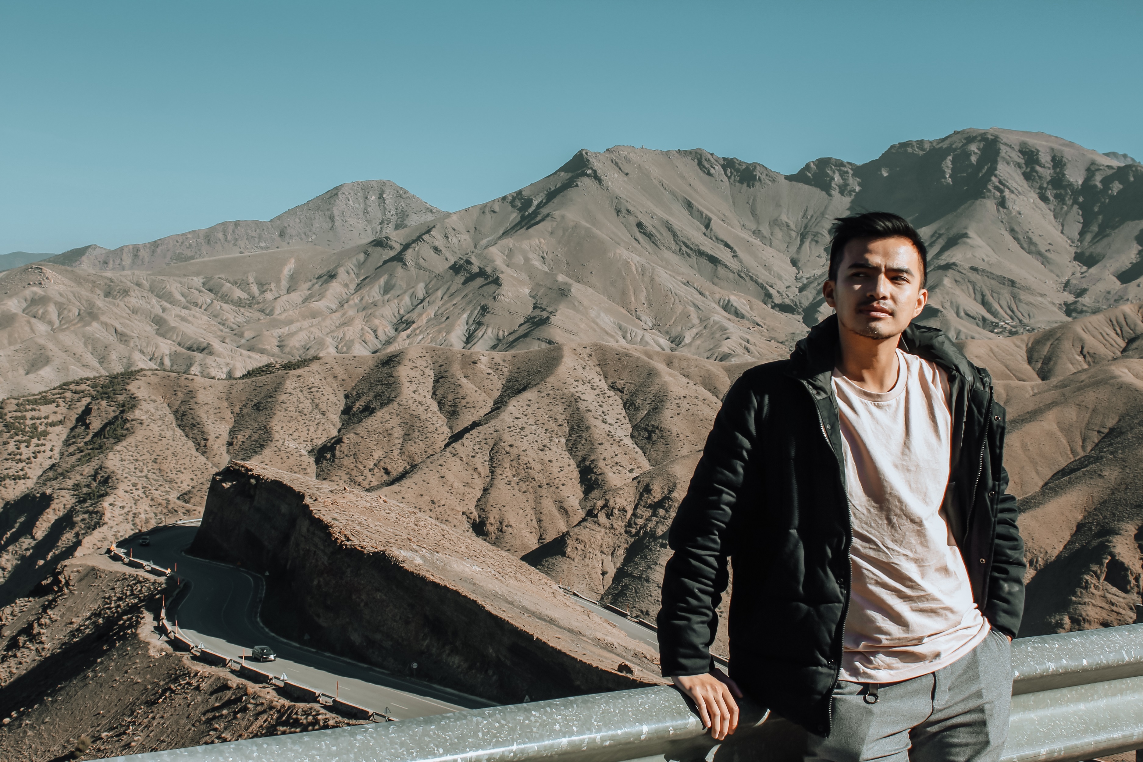 Bi kip du lich mot minh cho nguoi khong so co don hinh anh