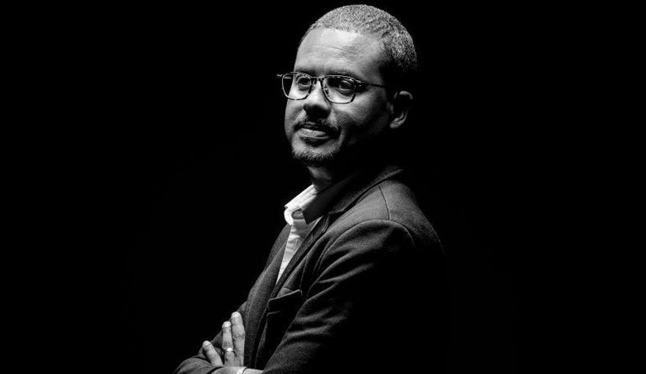 Nha van Phap dau tien thang giai Booker Quoc te 2021 hinh anh