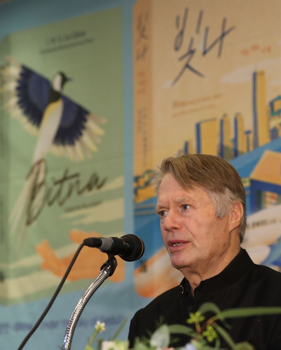 Sach Bitna duoi bau troi Seoul anh 2