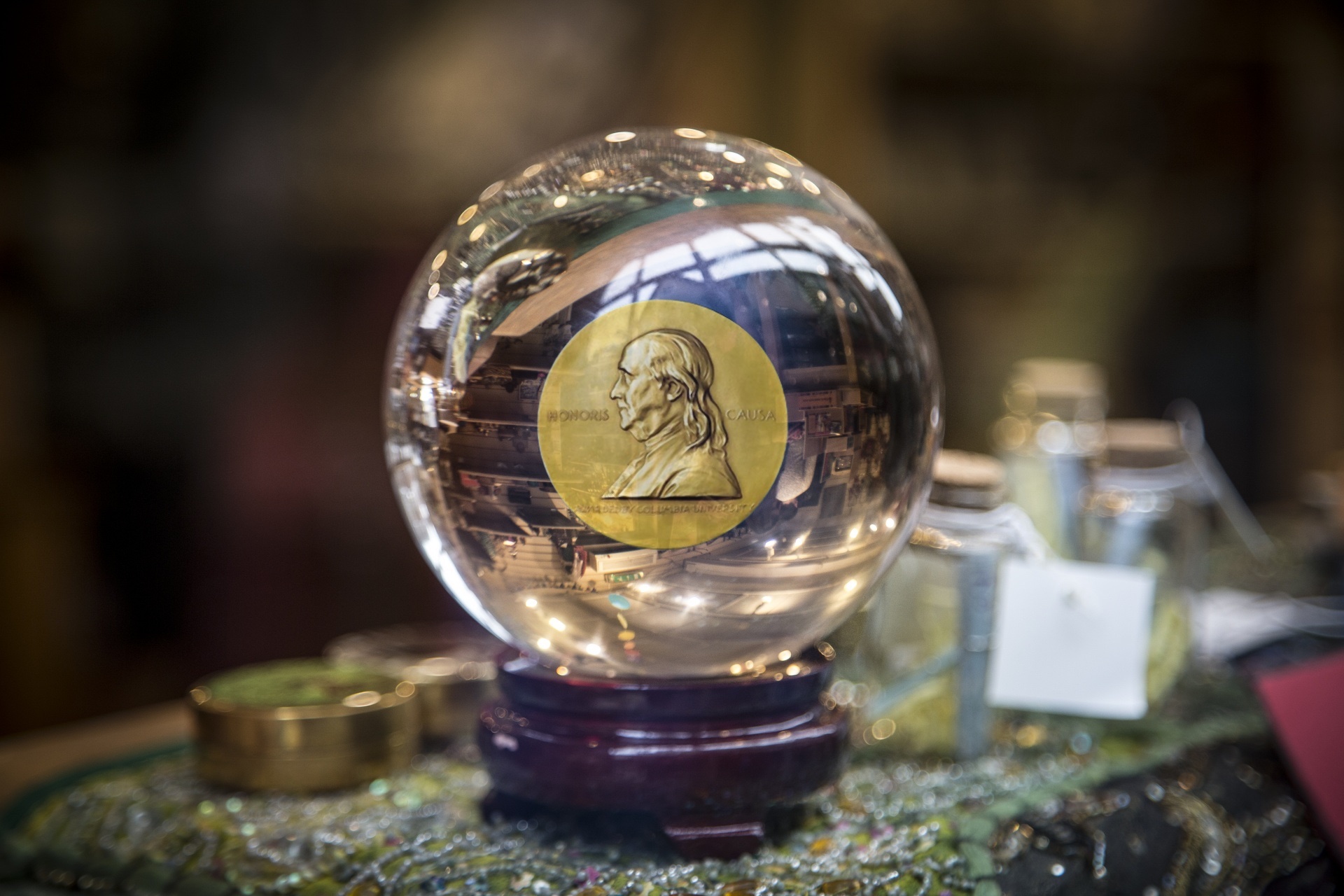 Nhung giai thuong van chuong uy tin tren the gioi hinh anh