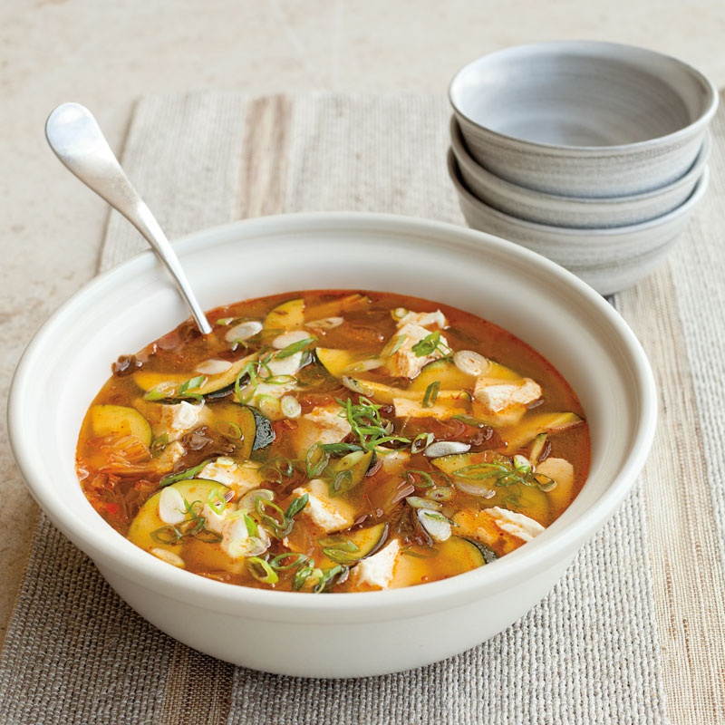 Nau canh kim chi dau phu giu nhiet ngay dong hinh anh