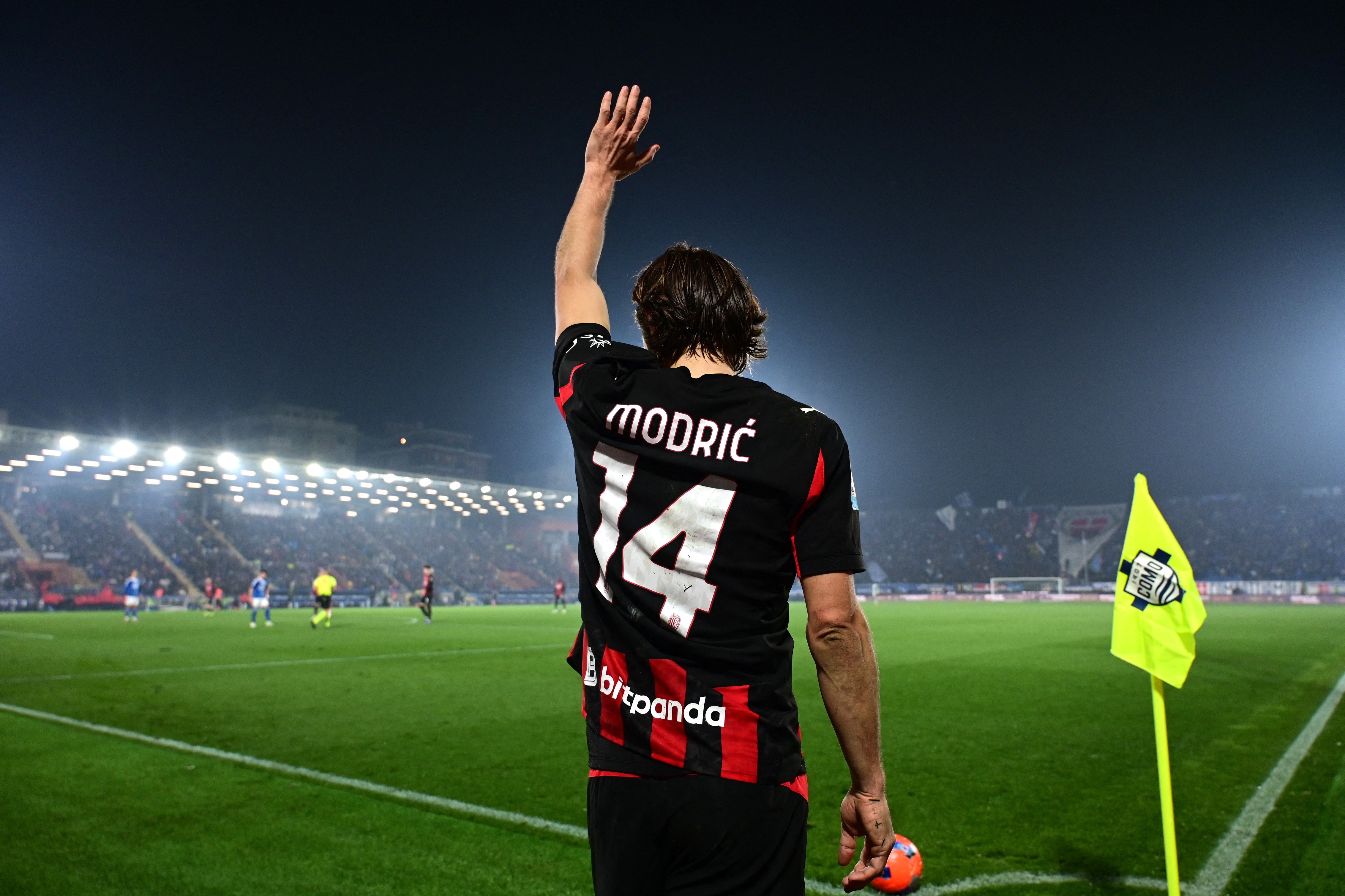 Modric van chua gia hinh anh