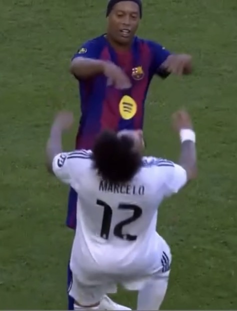 Ronaldinho 'gay han' voi Marcelo hinh anh