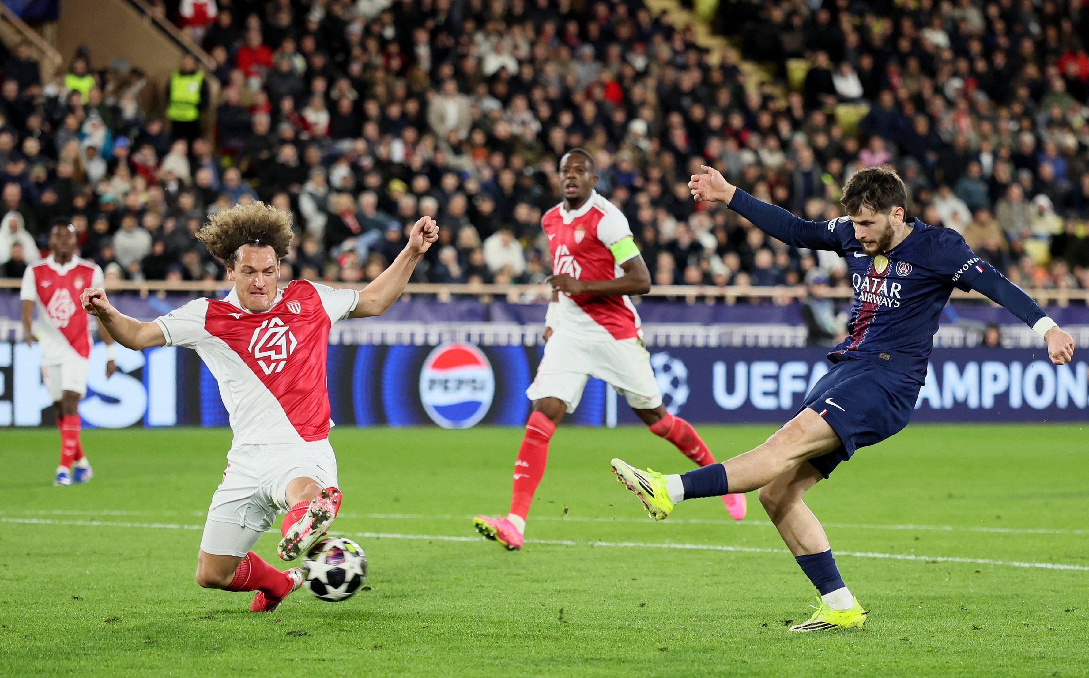 Kvaratskhelia - nhan to tiem nang nang tam MU hinh anh