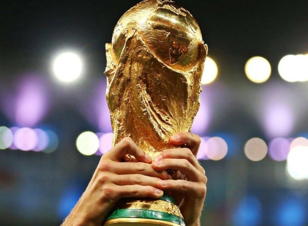 Top 5 linh vat gay an tuong nhat tai cac ky World Cup hinh anh