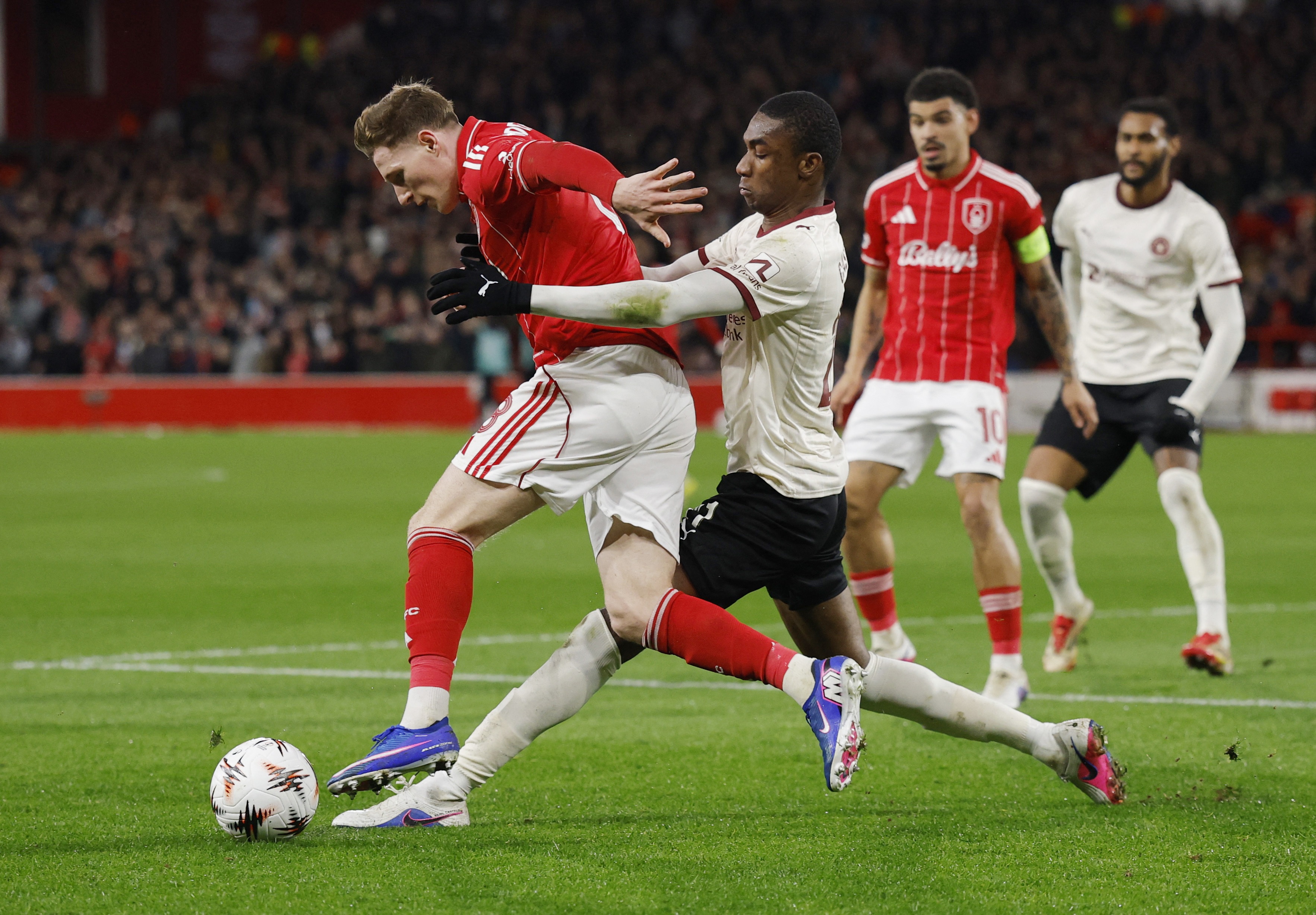 Eliot Anderson - nguoi khien Manchester United phai theo duoi hinh anh