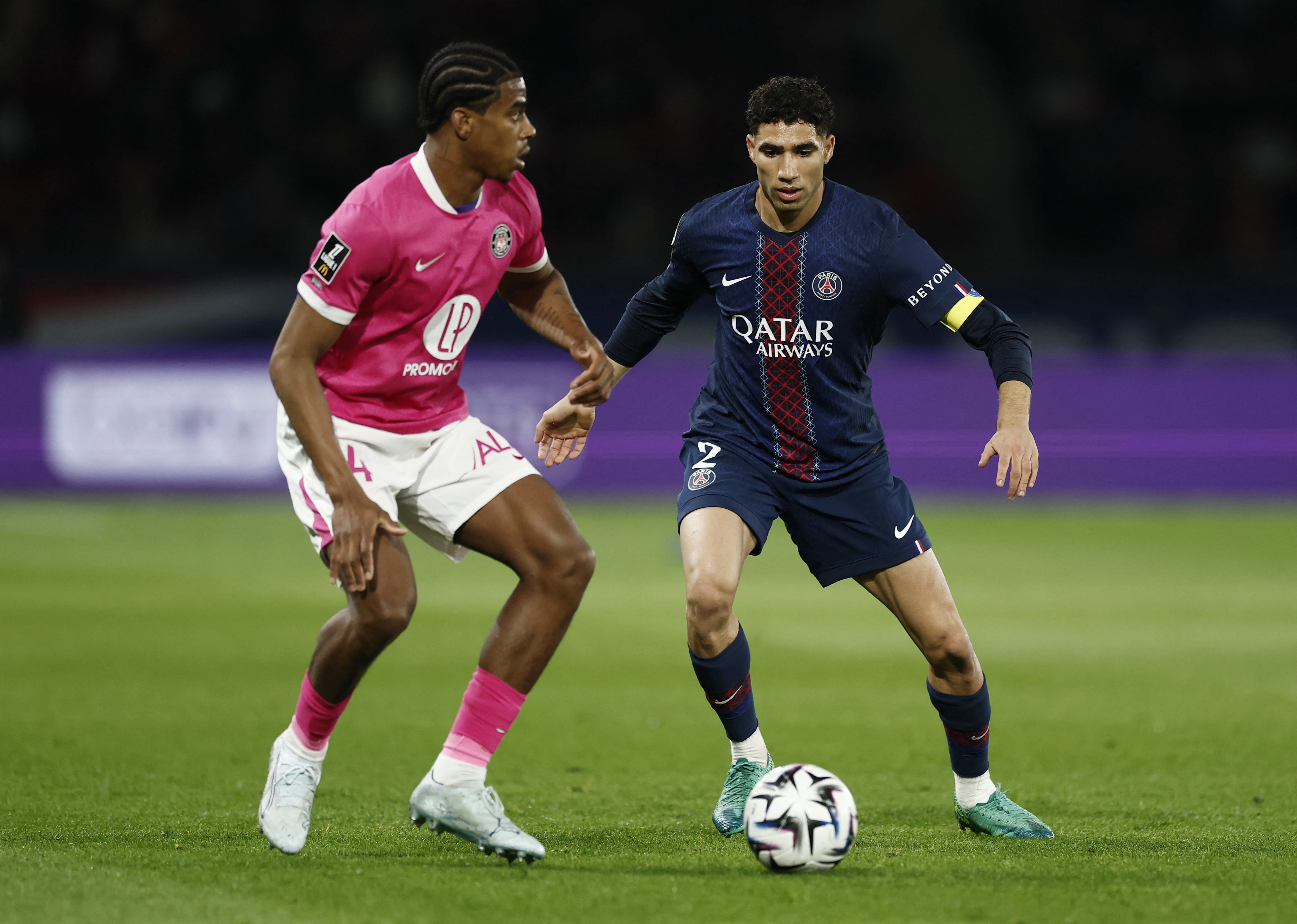 Hakimi cam ket tuong lai voi PSG hinh anh