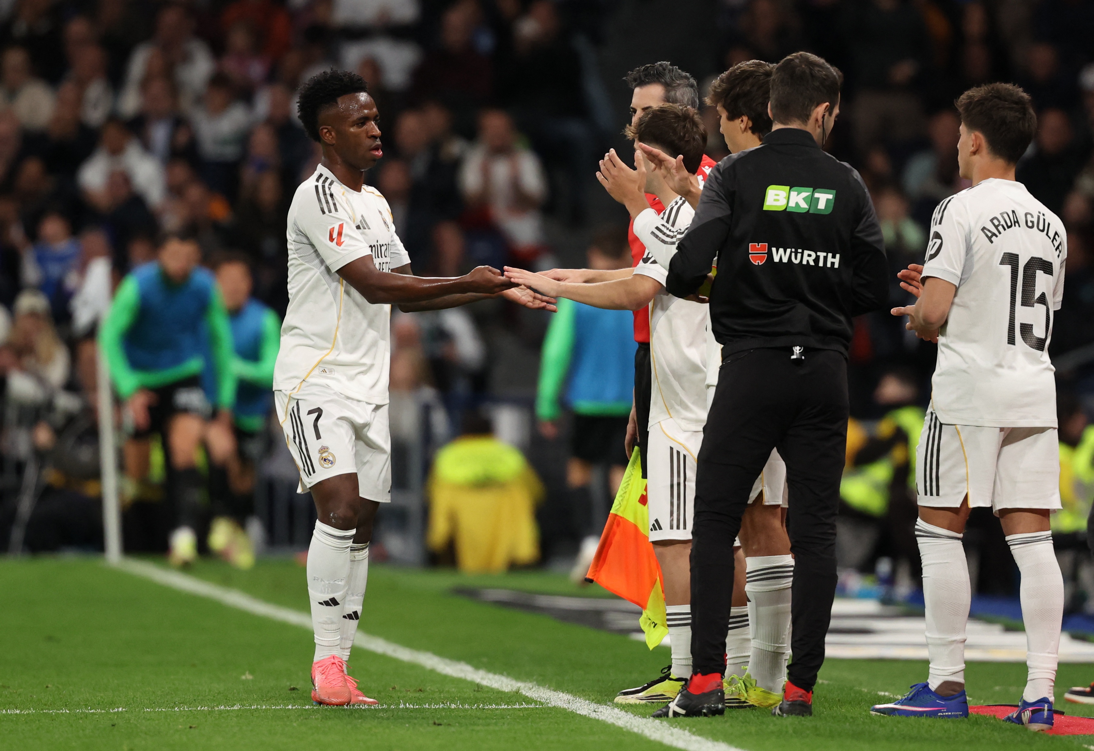 Vinicius noi ro ve moi quan he voi HLV Alonso hinh anh