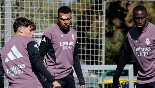 Real Madrid tho phao vi Mbappe hinh anh