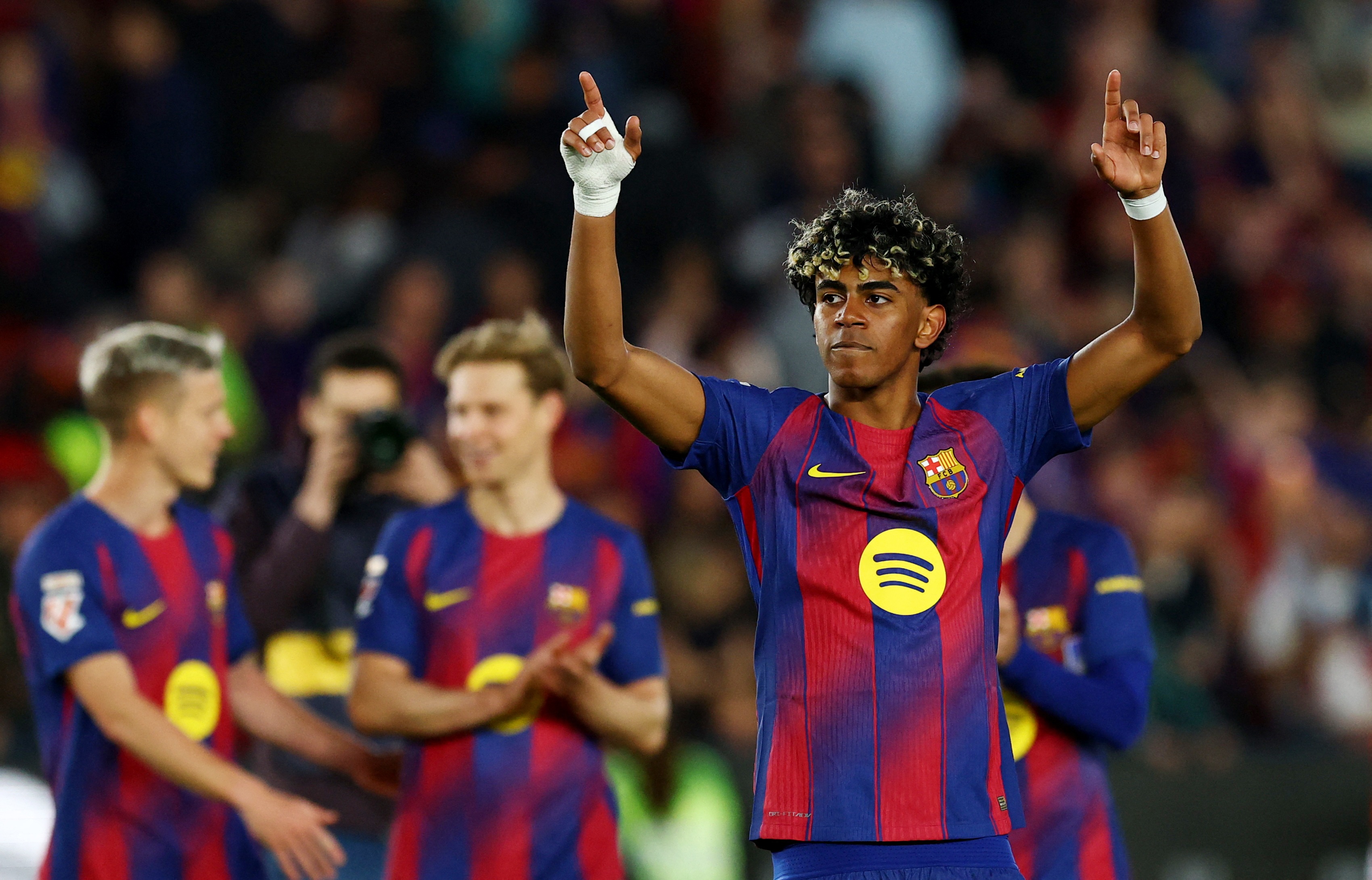 Phan ung cua Yamal khi duoc noi hay nhat the gioi hinh anh