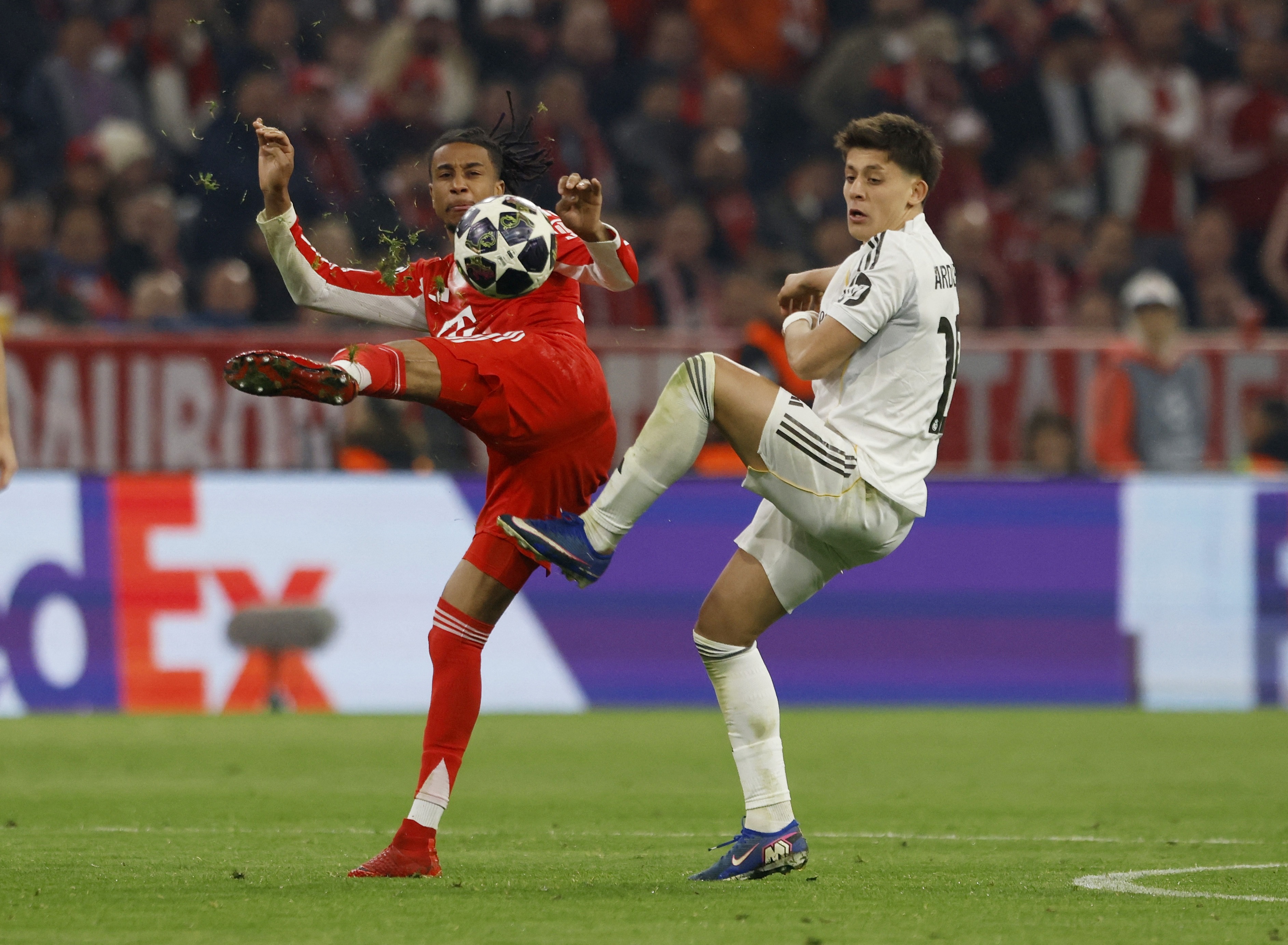 Olise,  Bayern Munich anh 1