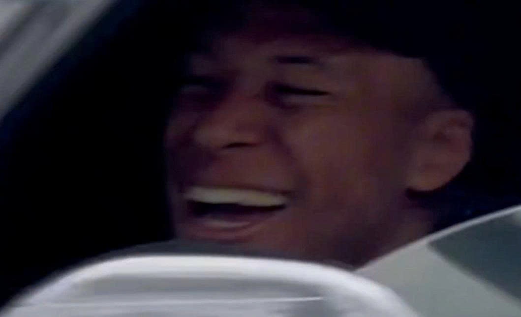 Mbappe cuoi tuoi giua tam bao hinh anh