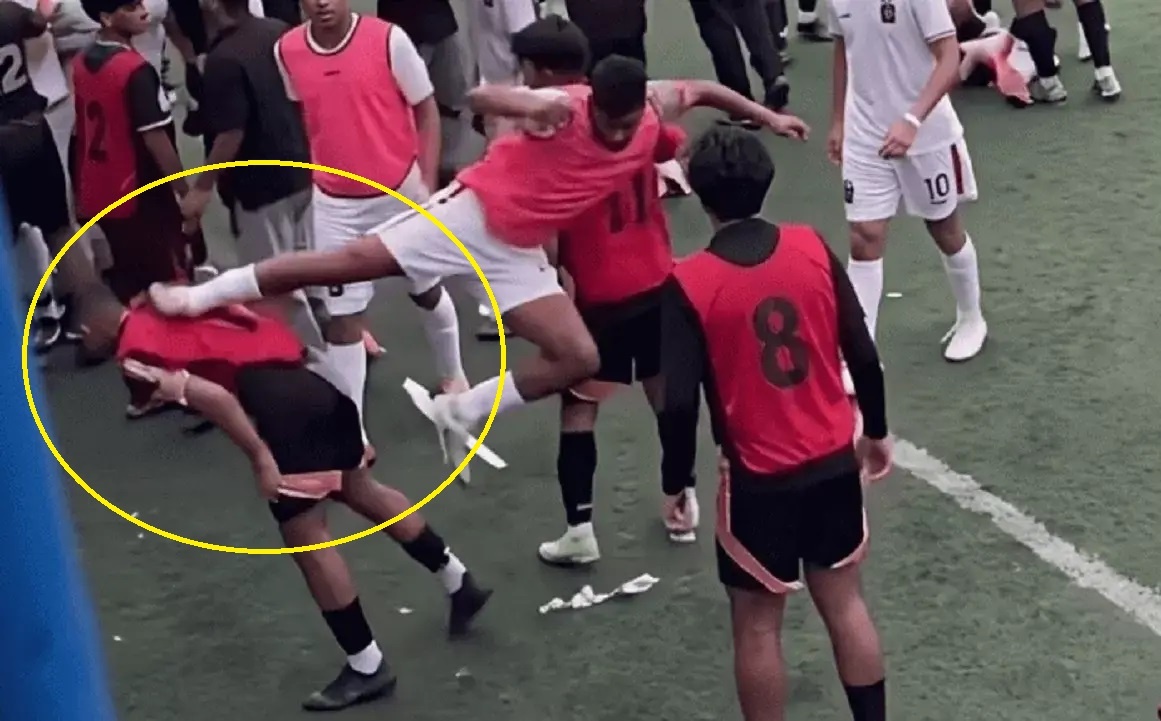 Nguoi hung U17 World Cup cua Indonesia dap doi thu tho bao hinh anh