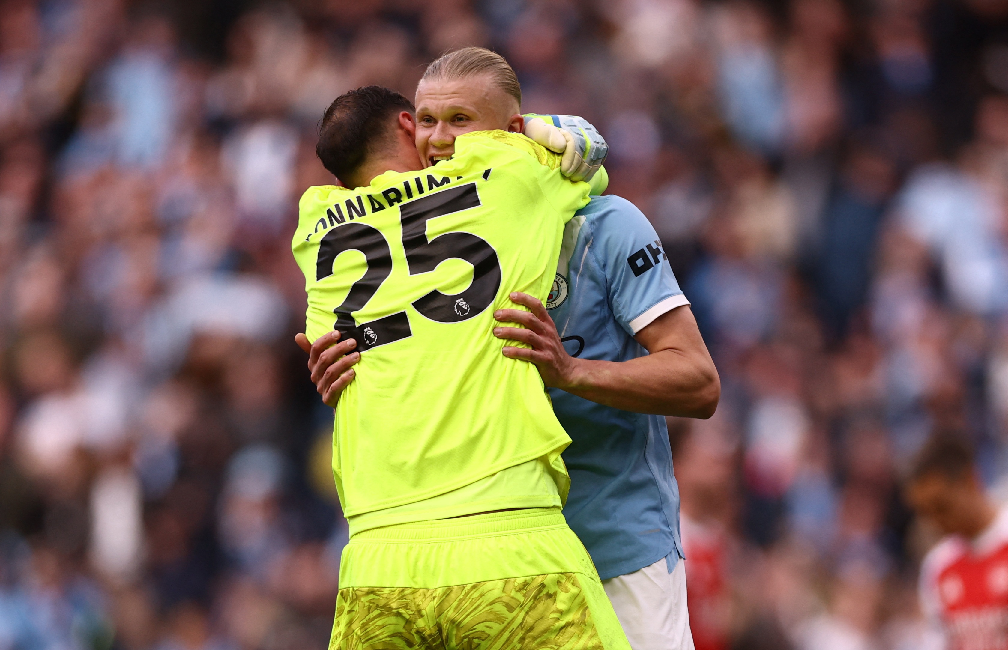 Donnarumma an mung sau chien thang truoc Arsenal hinh anh