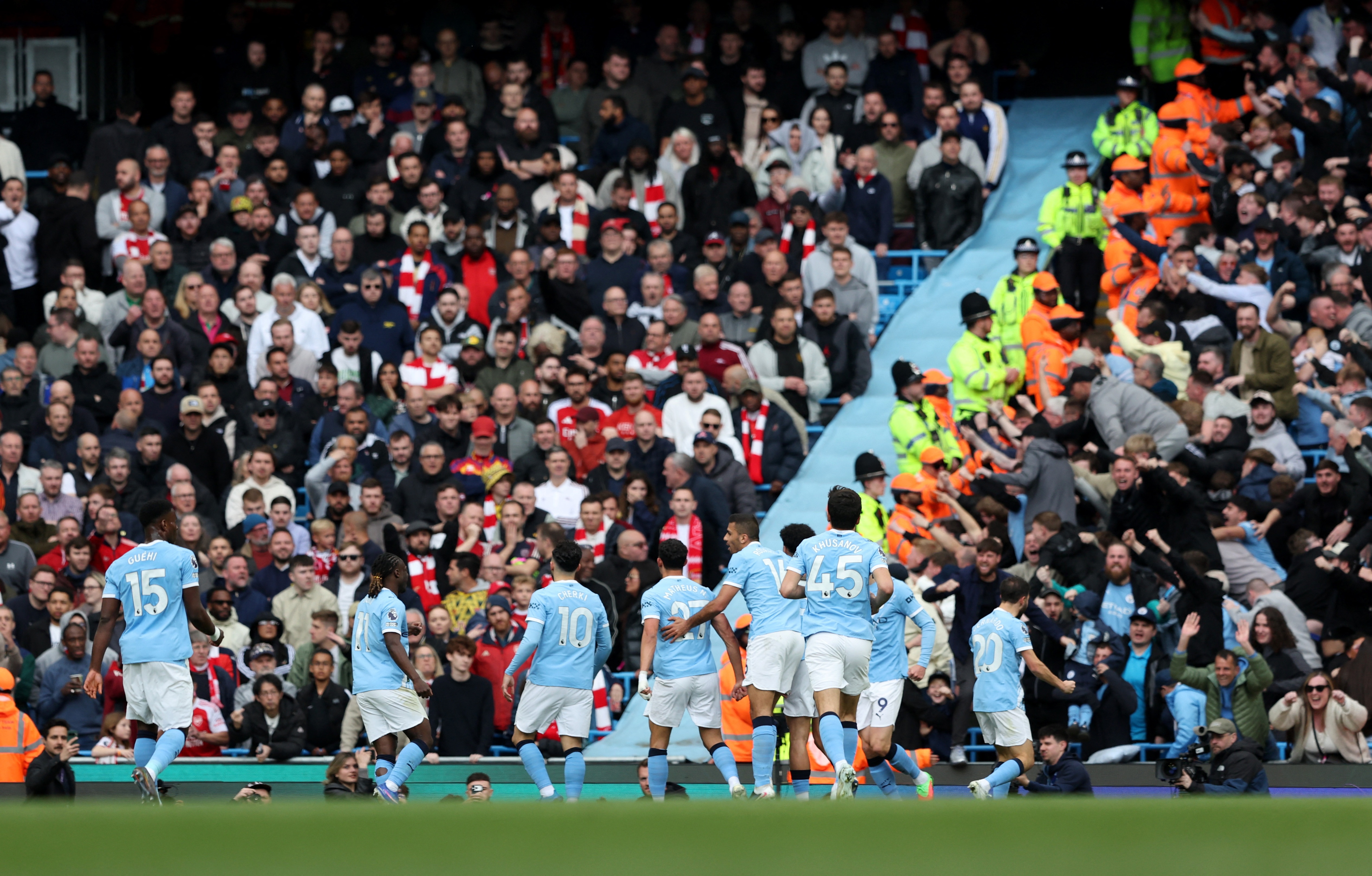 CDV Man City an mung che gieu Arsenal hinh anh