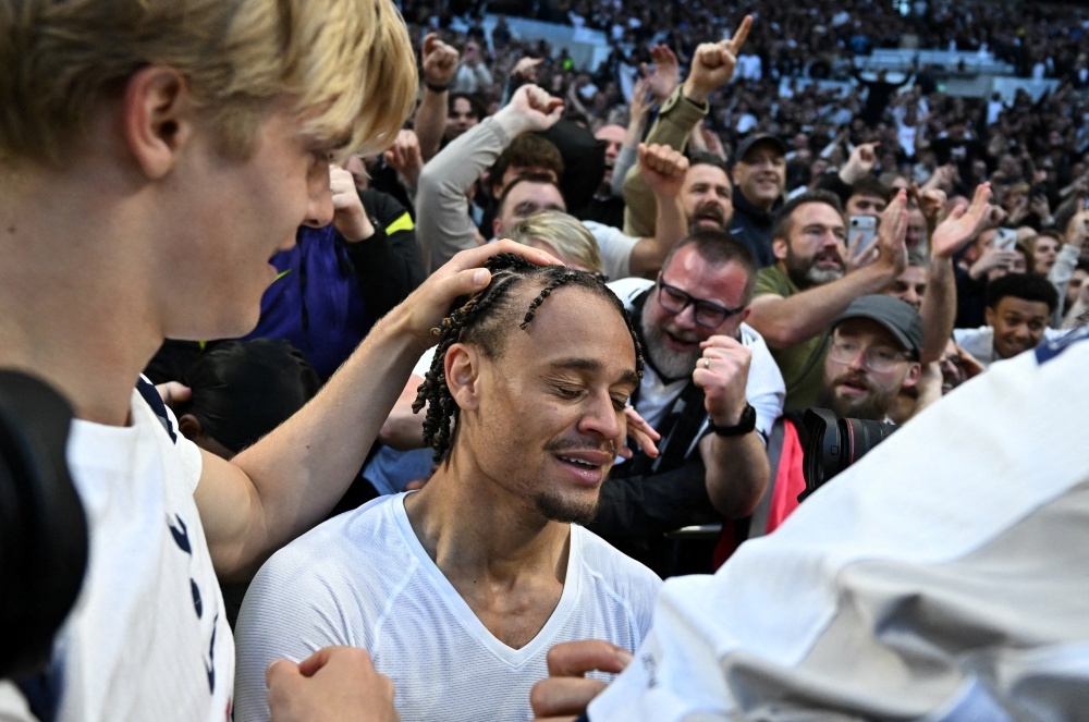 Xavi Simons lac buoc o Tottenham hinh anh