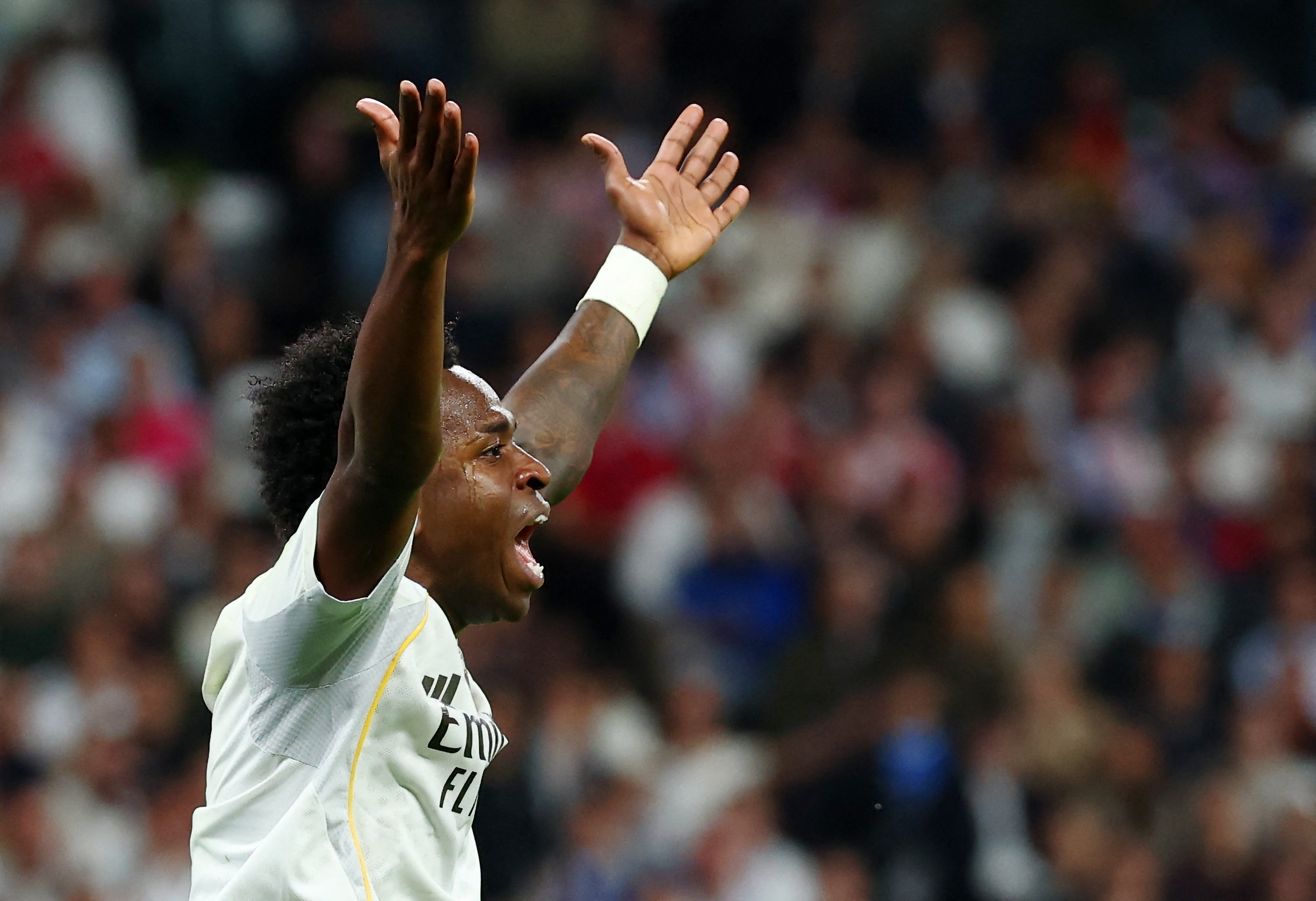 Vi sao khong mot CLB nao muon co Vinicius? hinh anh