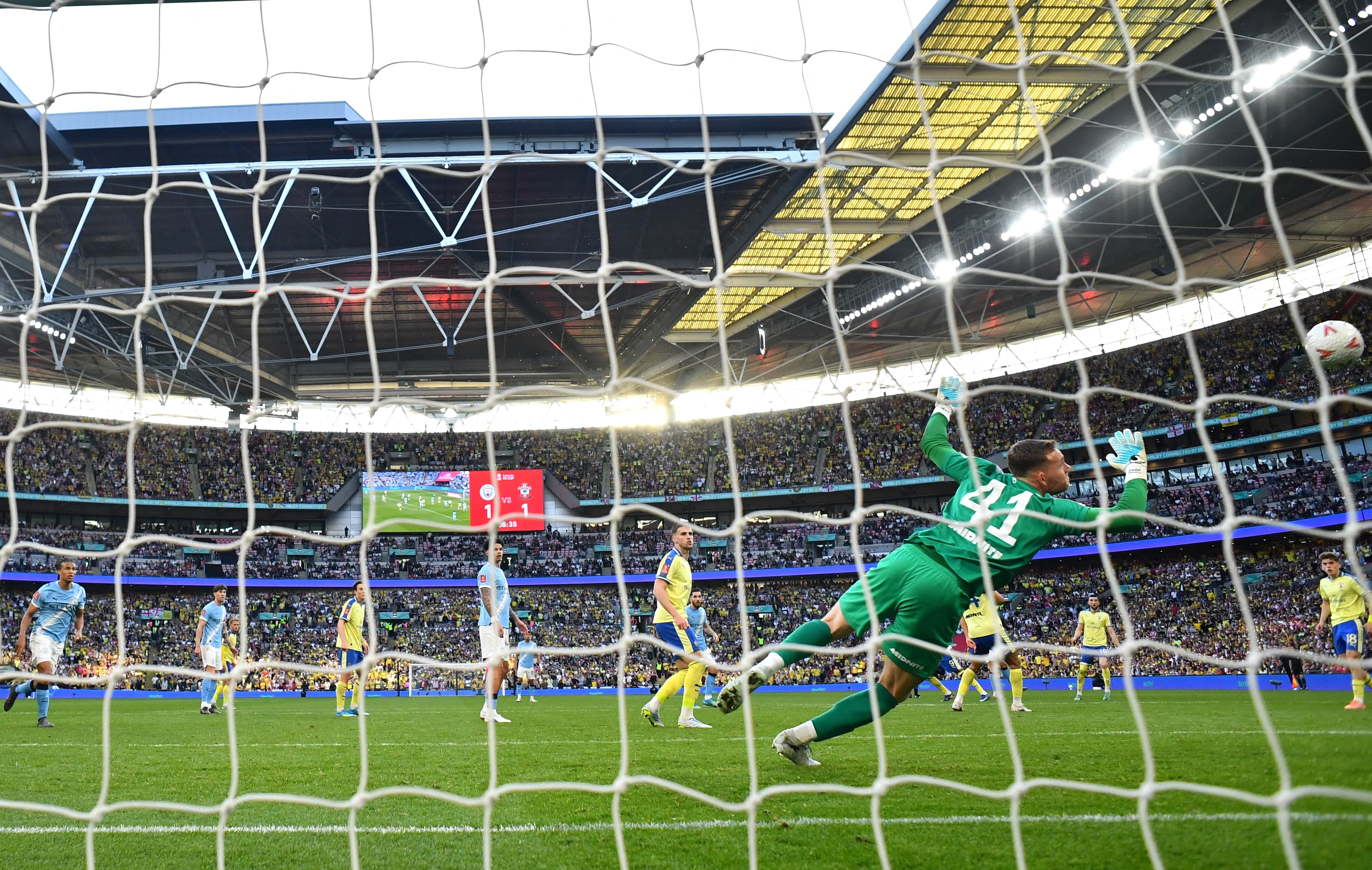 Tinh huong ky la tai FA Cup hinh anh