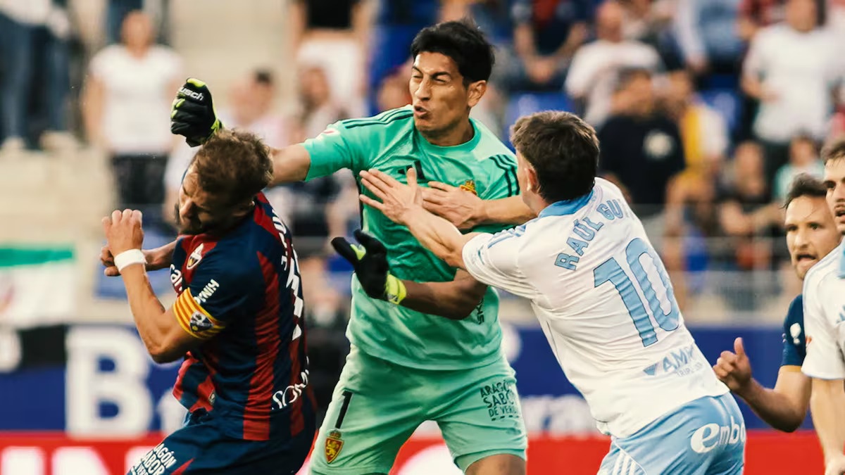 Thu mon Zaragoza nhan an phat nang lich su vi dam doi thu hinh anh