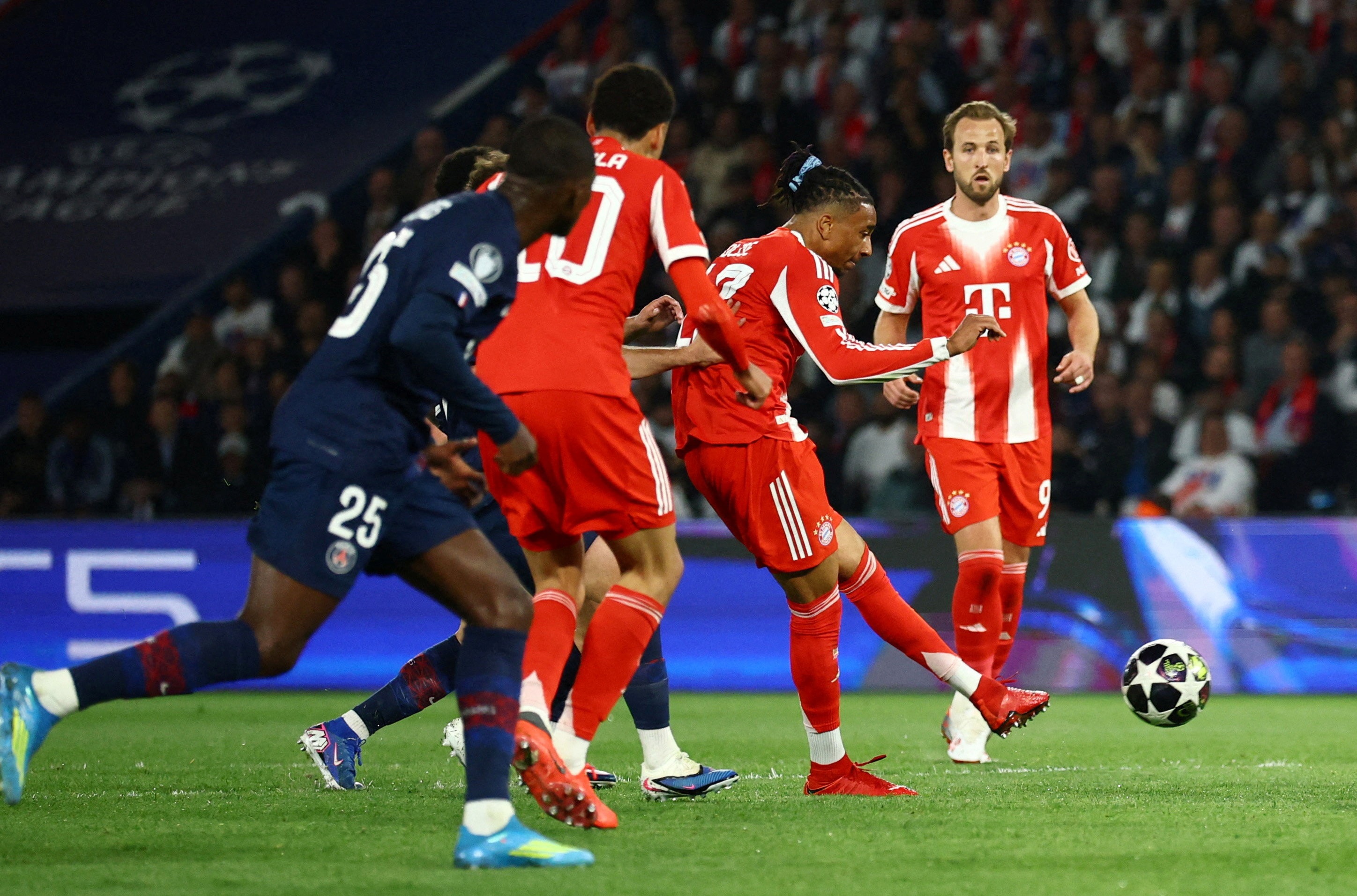 Nhung con so khong biet noi doi cua tam tau Kane, Olise va Diaz hinh anh