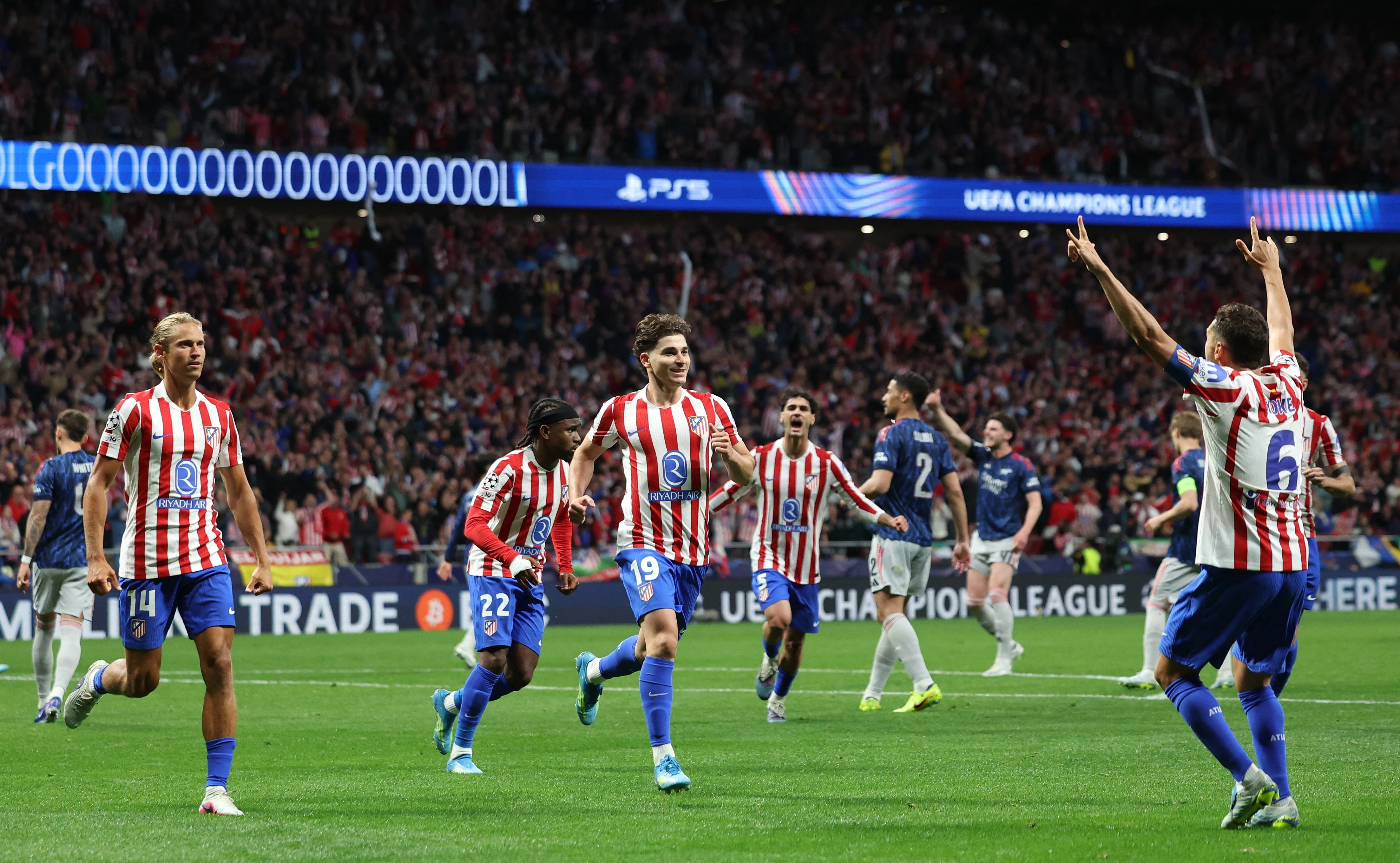 Vi sao Julian Alvarez tro thanh muc tieu cua nhieu ong lon hinh anh