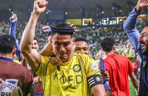 Ronaldo nhay mua hinh anh