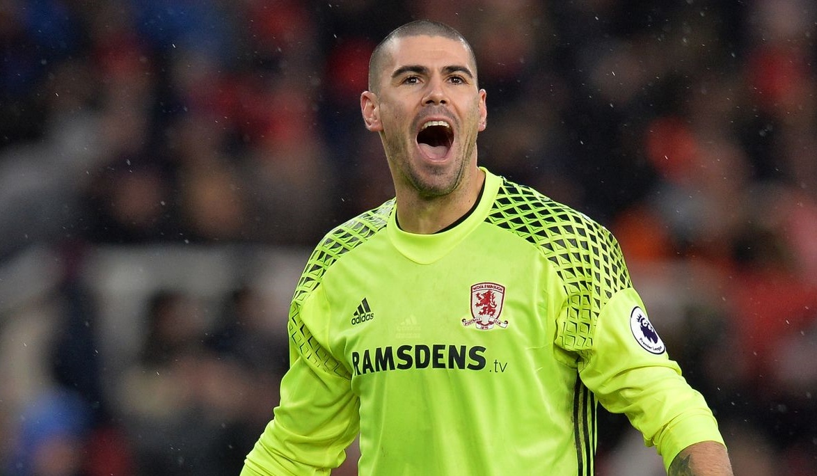 Victor Valdes mat tich bi an hinh anh