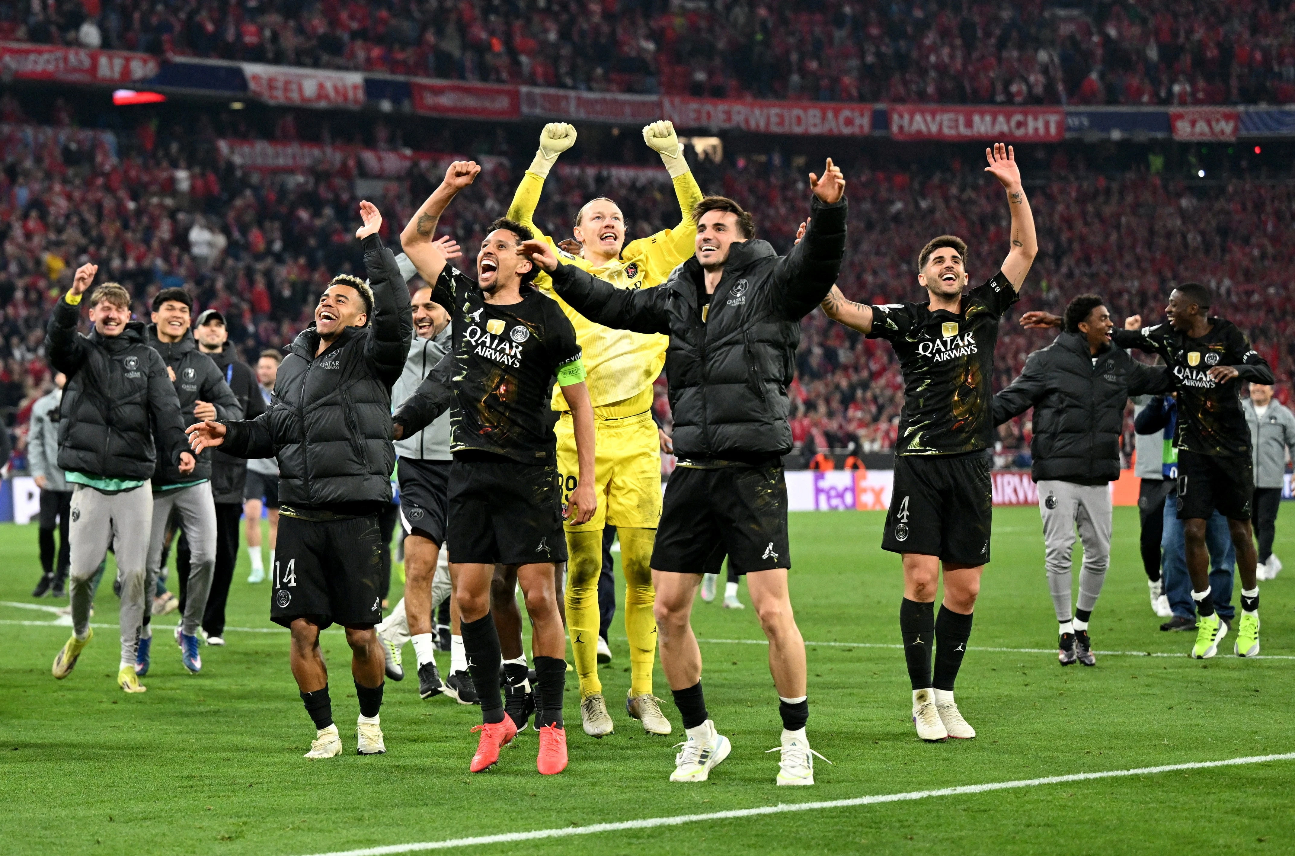 Bayern Munich co quyen ngang cao dau, PSG qua xuat sac hinh anh