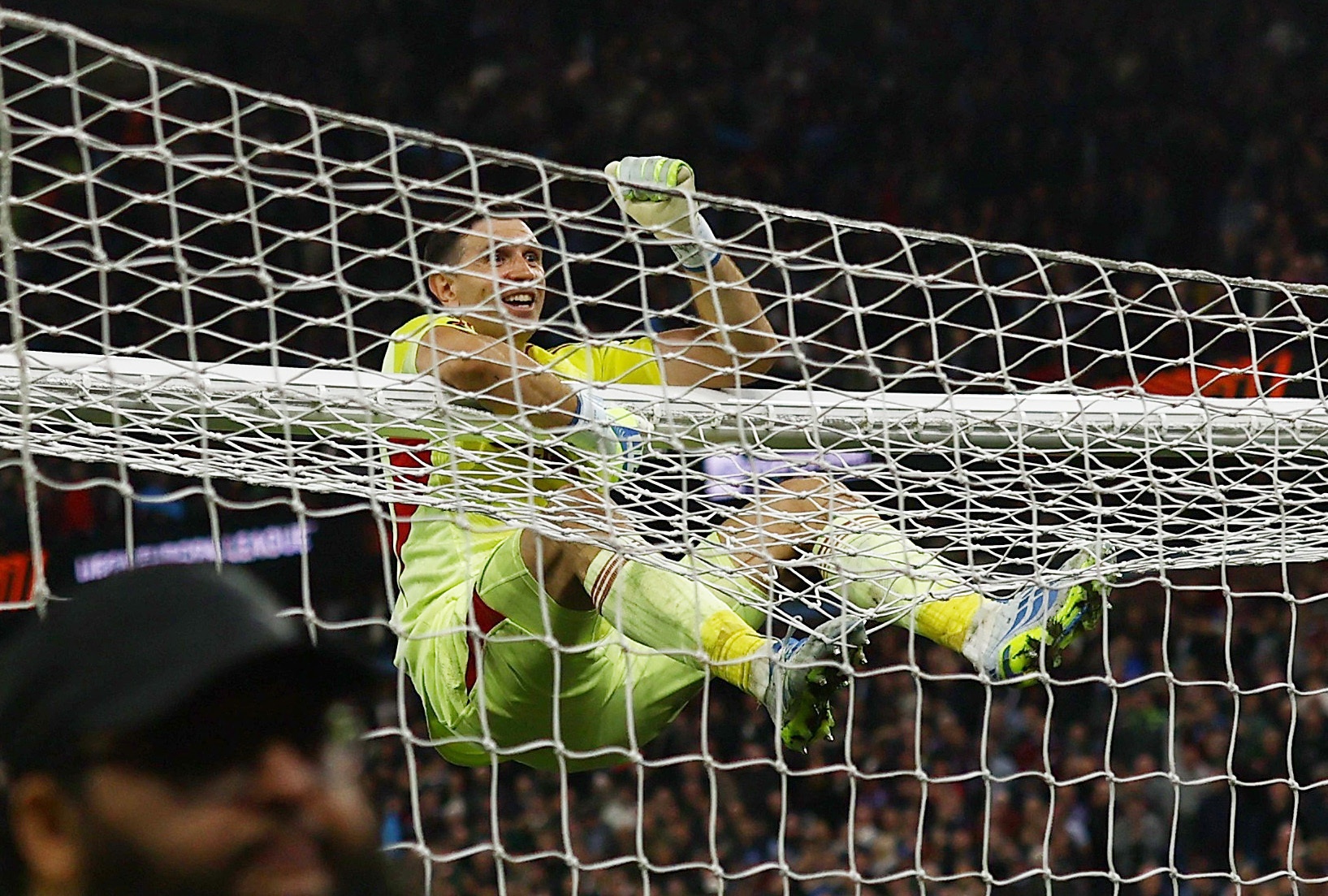 Man an mung hoang da cua Emiliano Martinez hinh anh