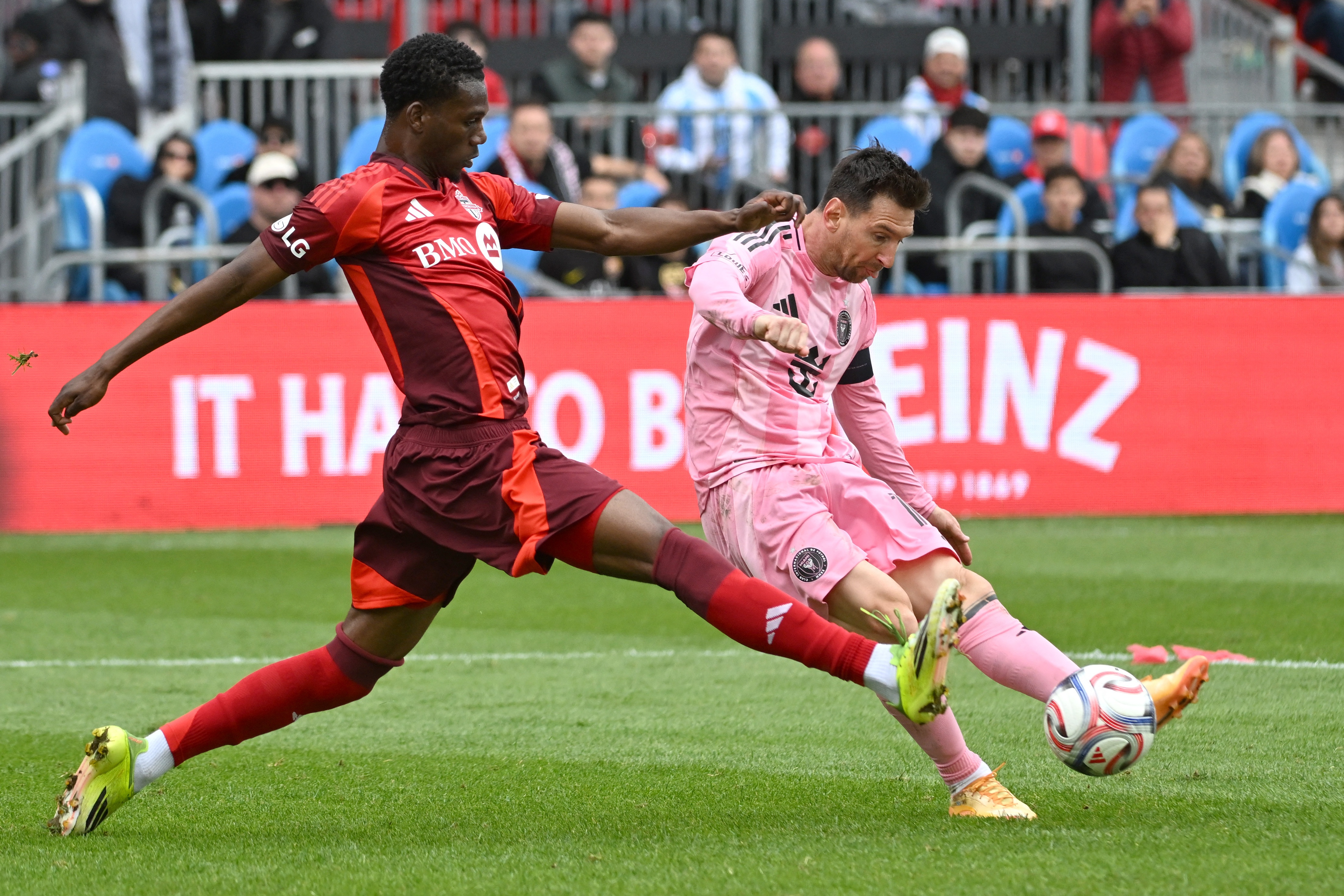 Messi di vao lich su MLS hinh anh