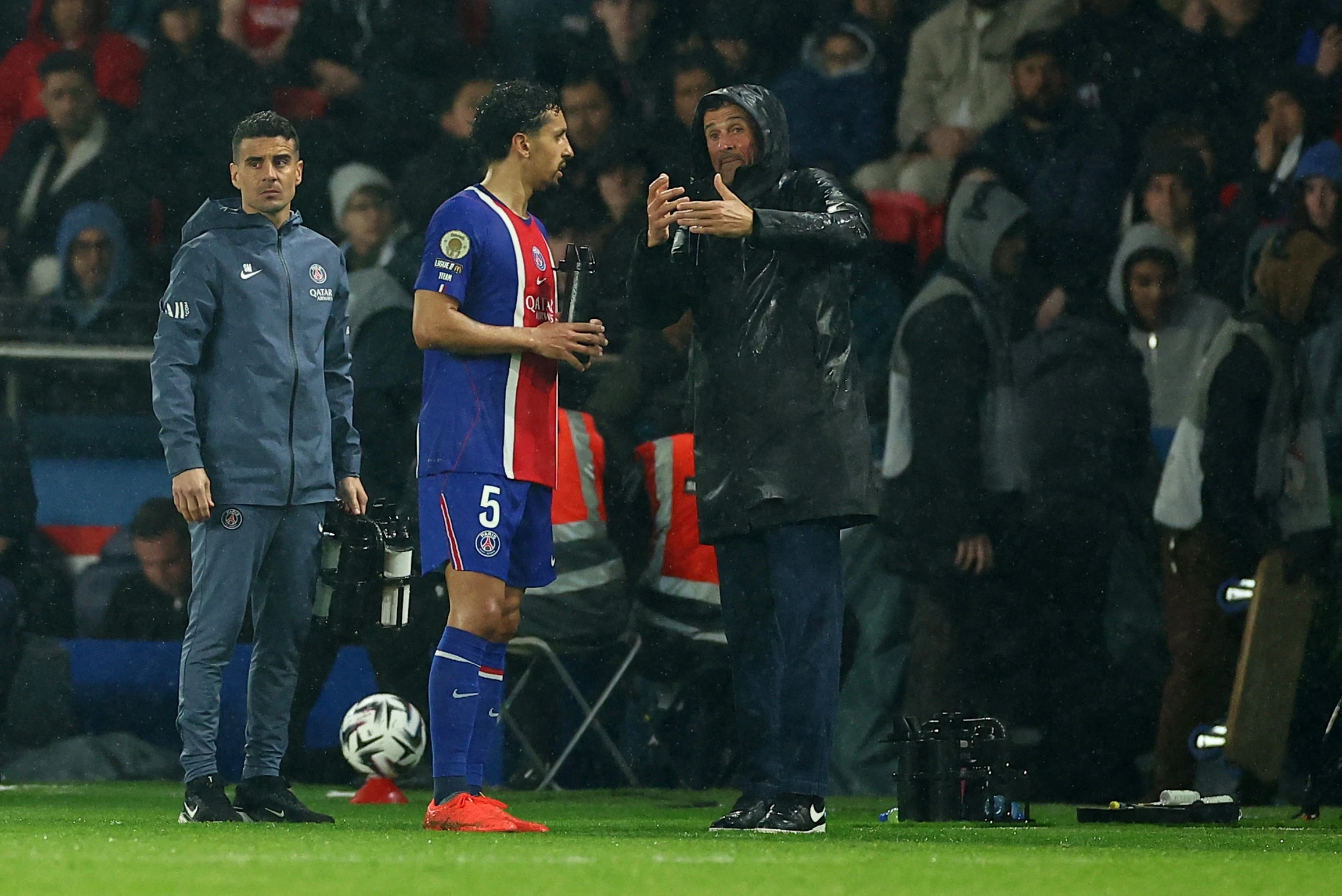 Phan ung cua Luis Enrique ve El Clasico hinh anh