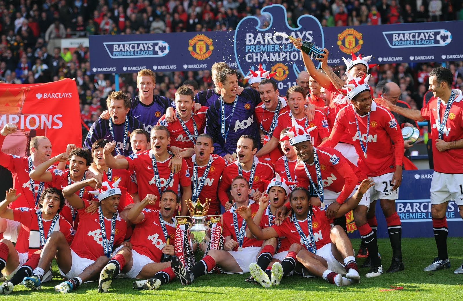 Nhung nha vo dich Premier League co so diem thap ky luc hinh anh