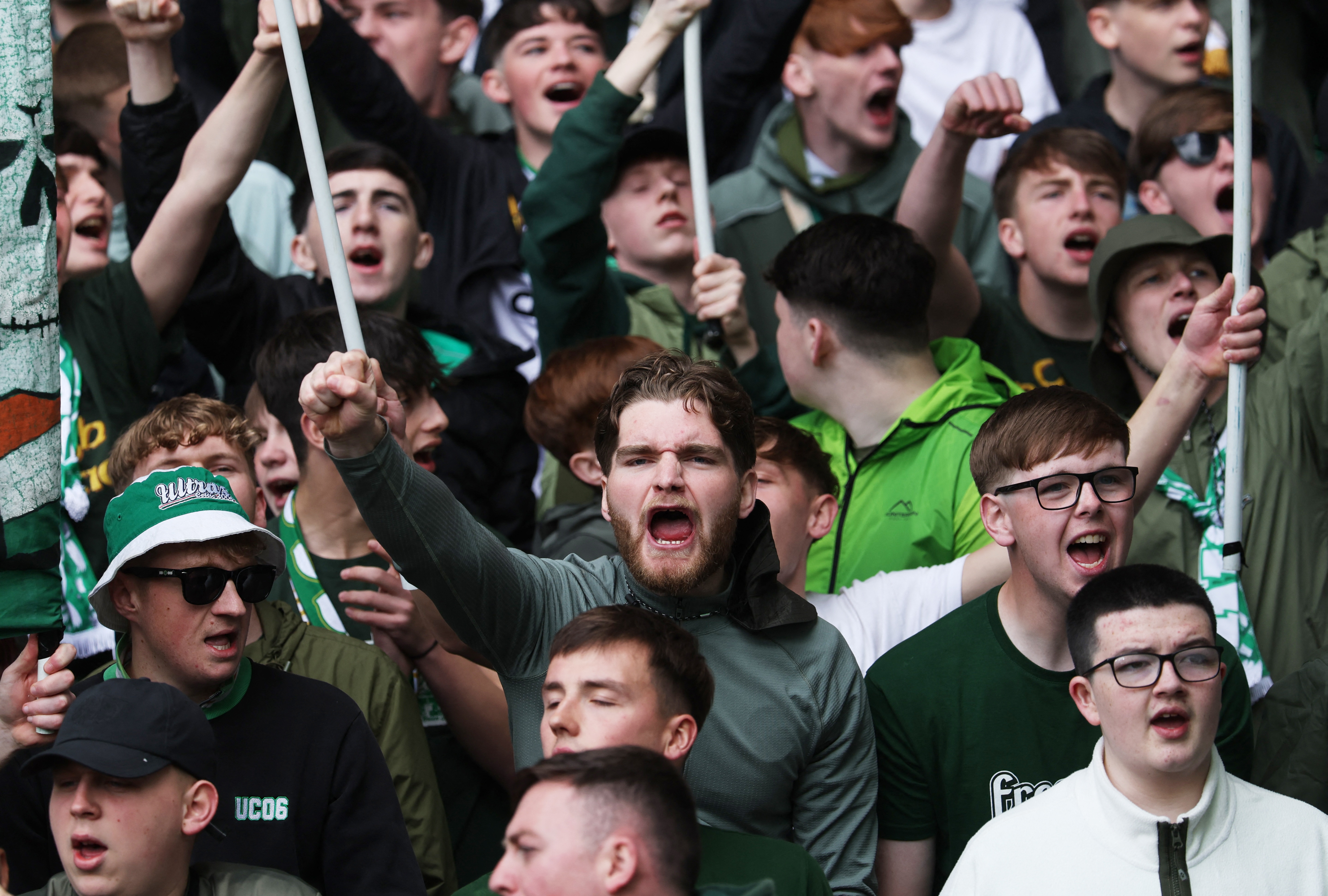 Fan Celtic mat kiem soat sau chuc vo dich kich tinh hinh anh