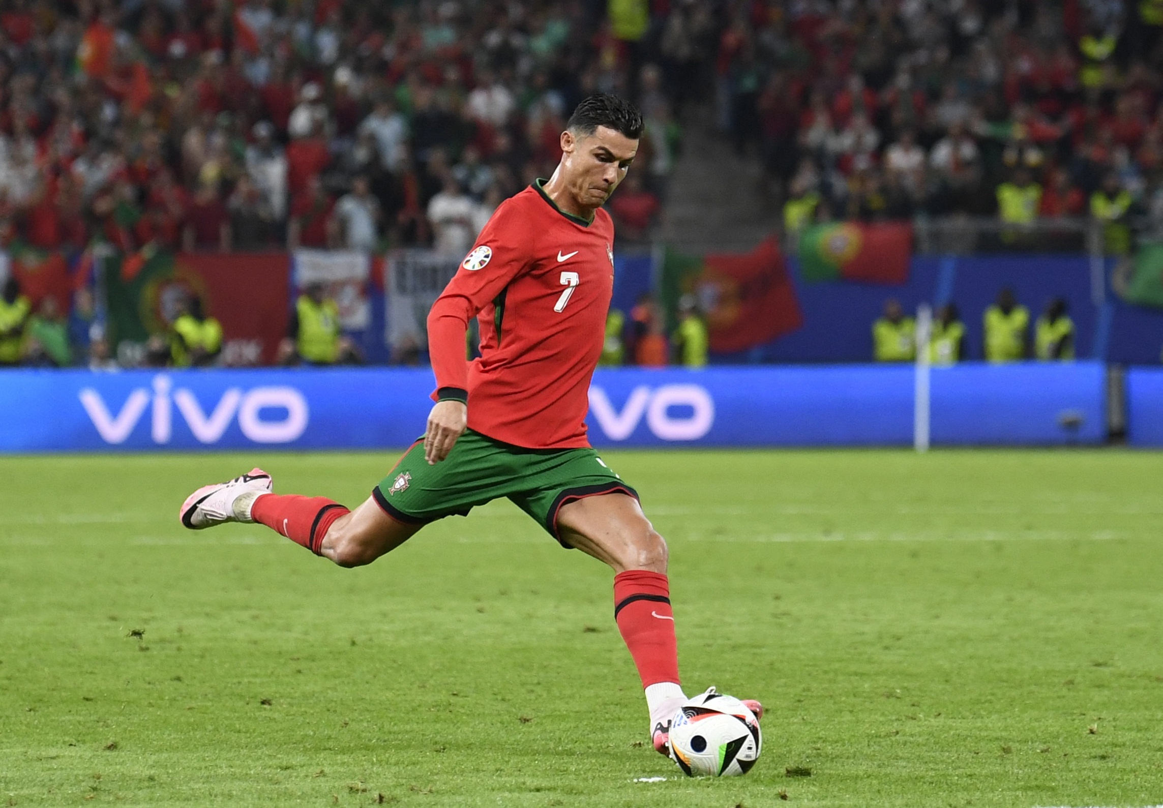 Ronaldo choi lon voi World Cup 2026 hinh anh