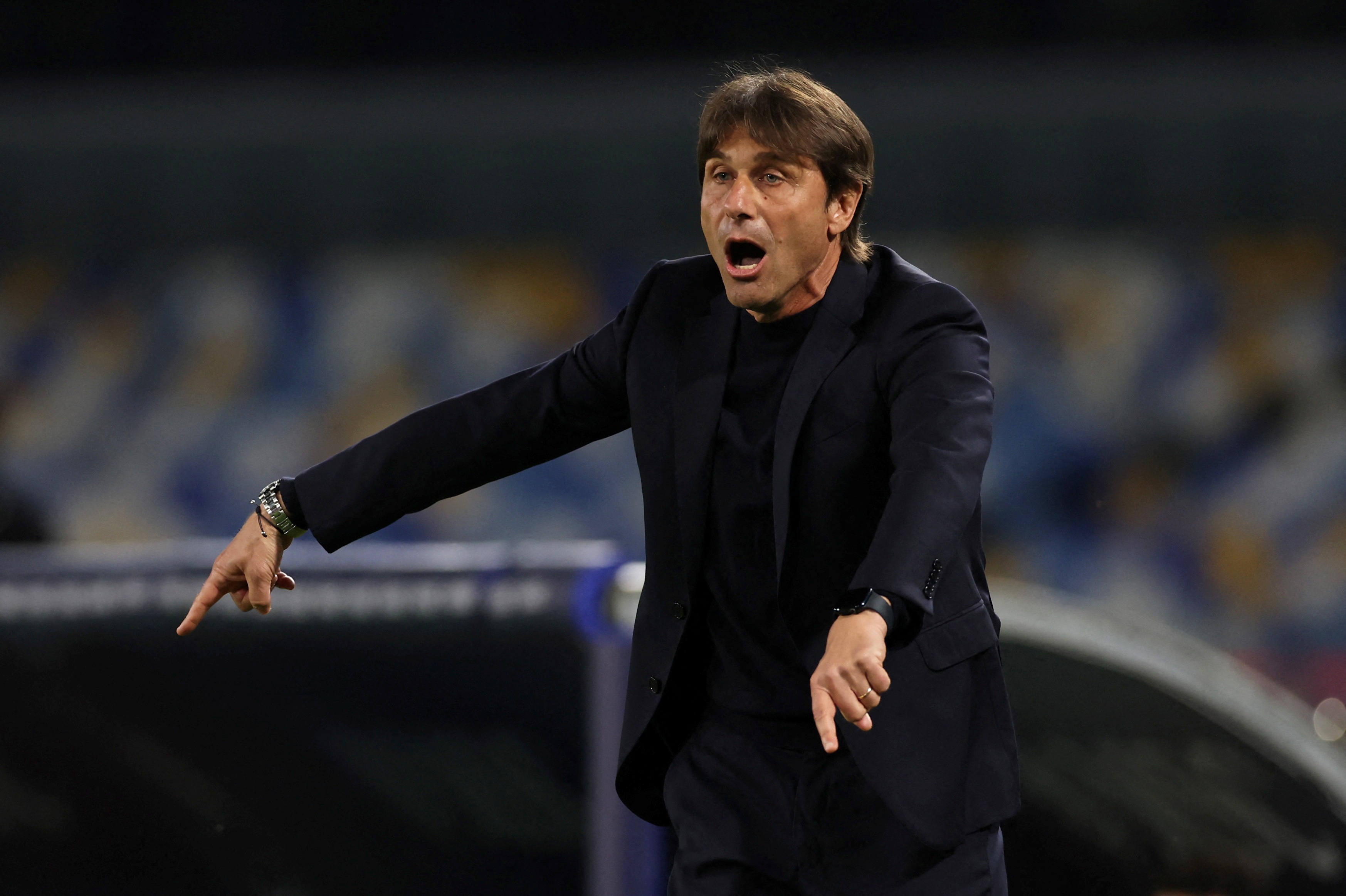 Conte phan phao chu tich Napoli hinh anh