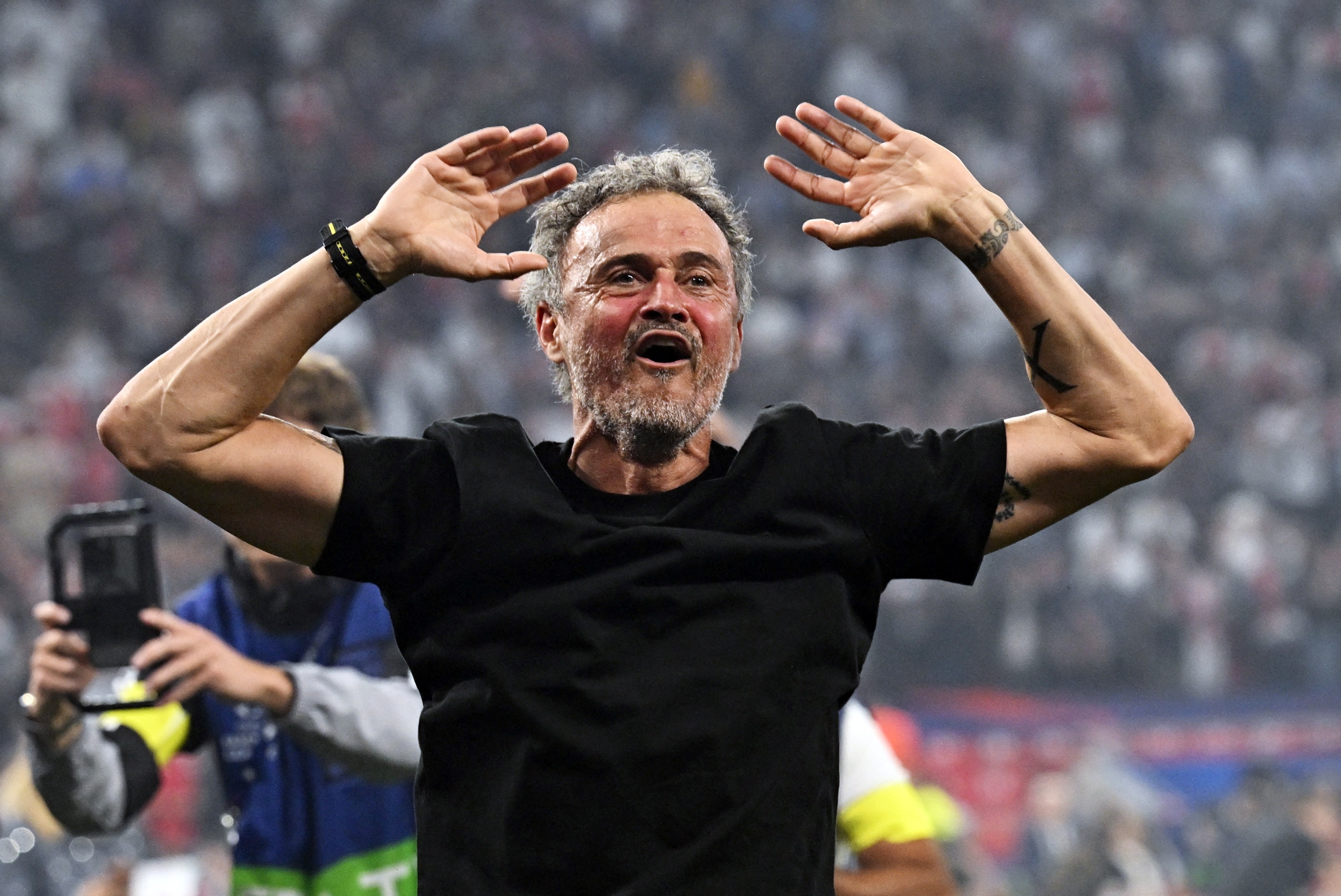 Enrique xuat sac the nao trong chuc vo dich Champions League cung PSG hinh anh