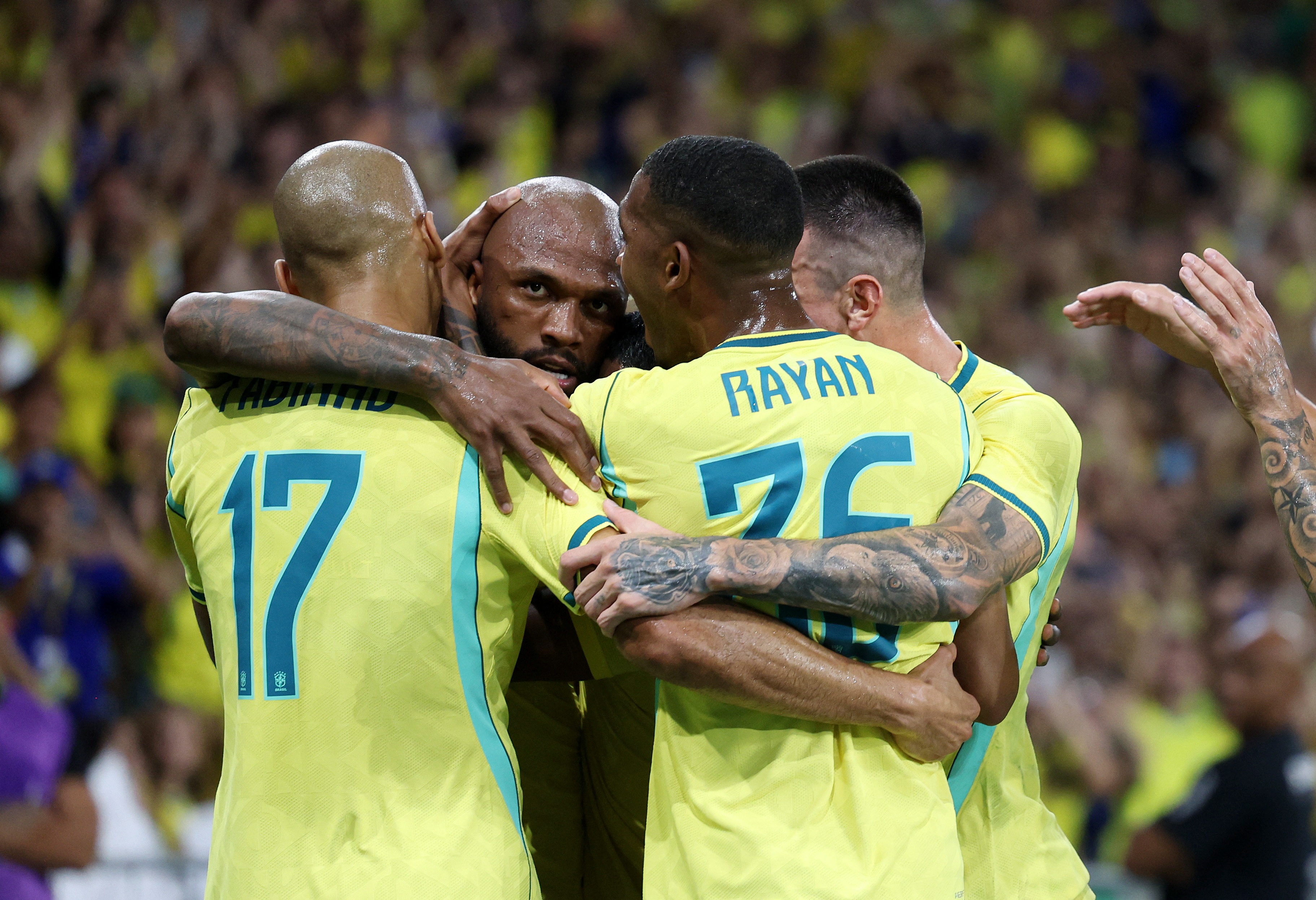 Cac huyen thoai theo doi Brazil thi dau truoc them World Cup hinh anh