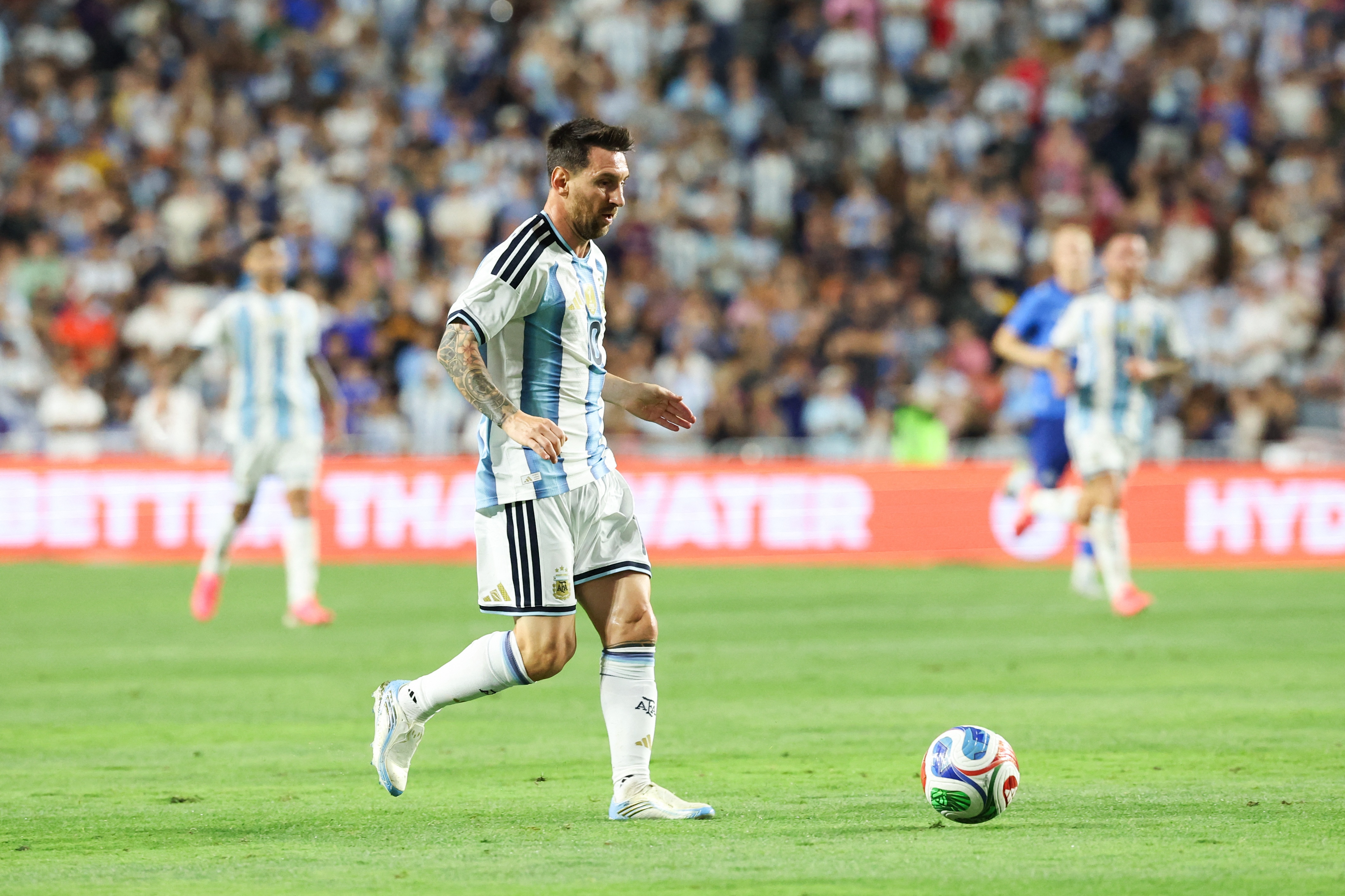 Buoc chay da hoan hao cho Messi hinh anh