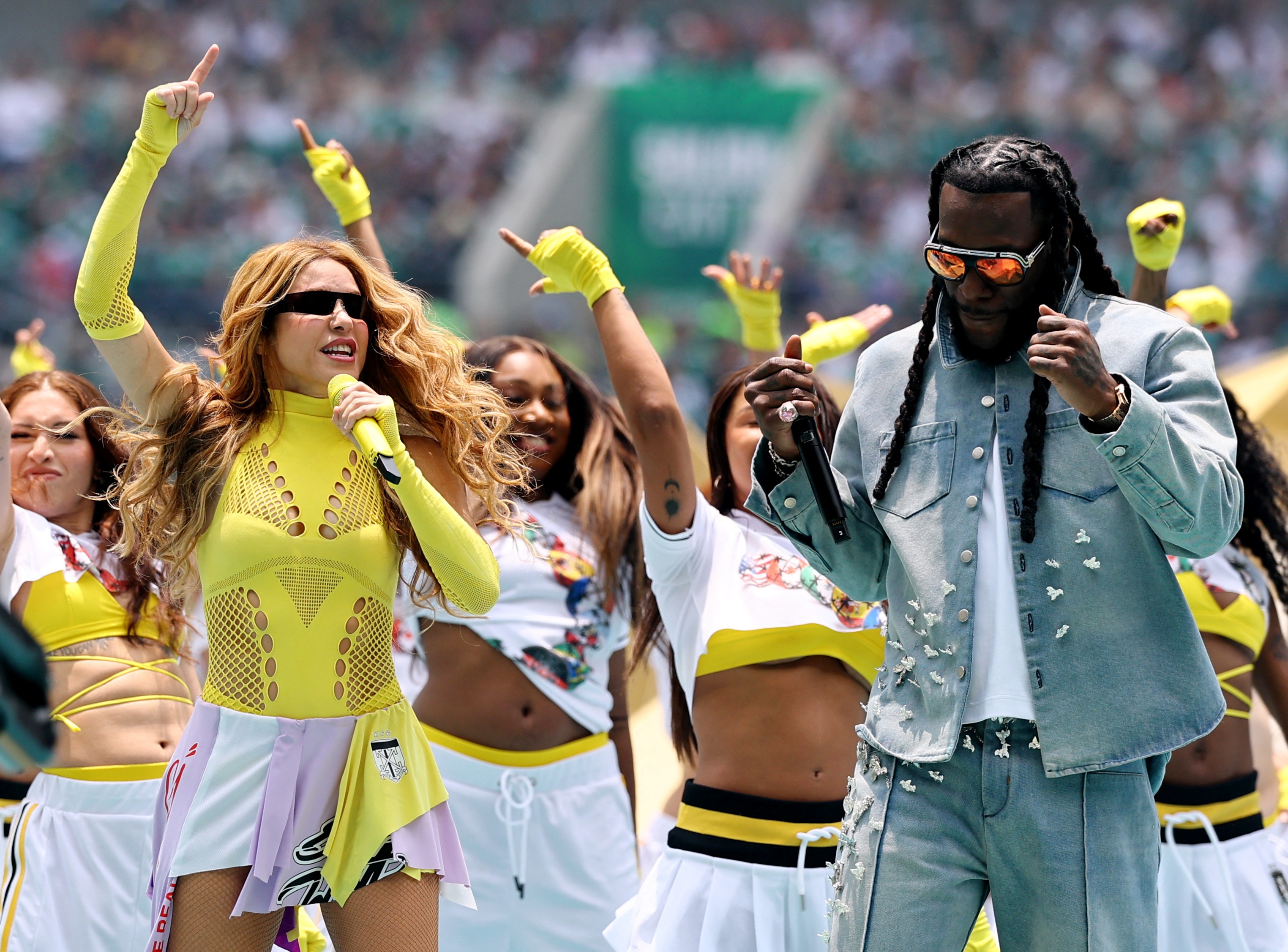 Shakira thap sang le khai mac World Cup 2026 bang hit tram trieu view hinh anh