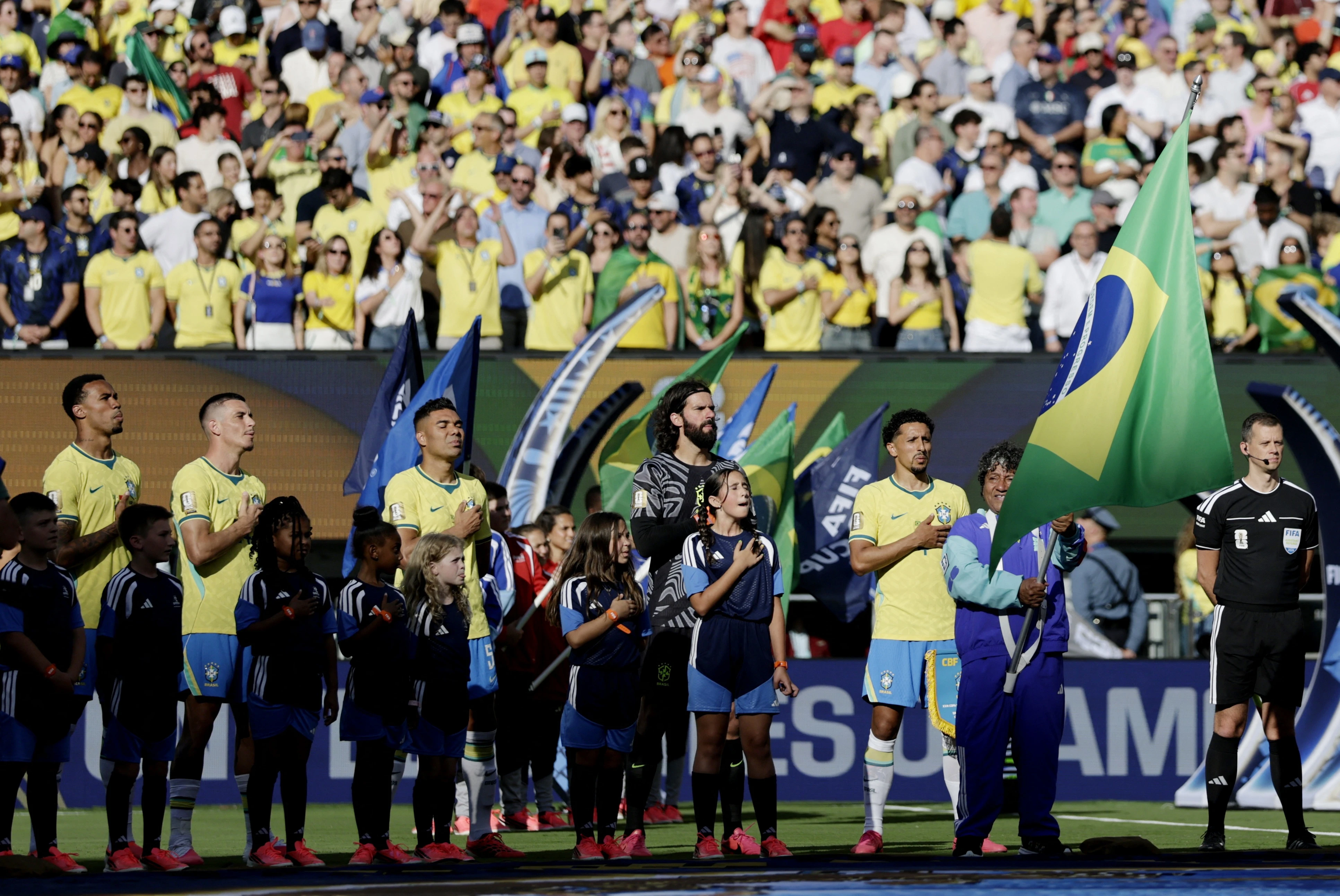 Dan huyen thoai tru danh di co vu Brazil hinh anh